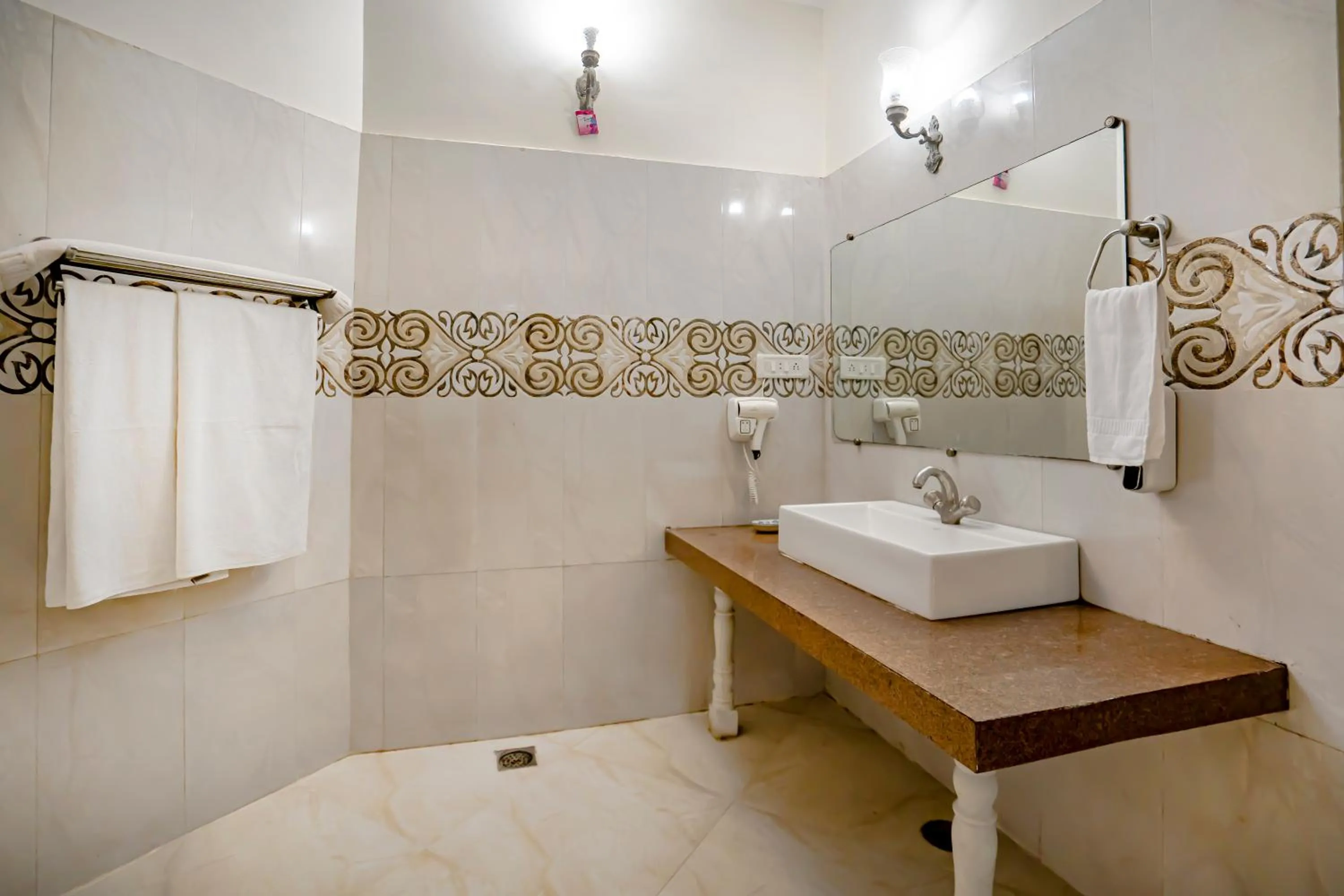 Bathroom in Hotel Chandrawati Palace