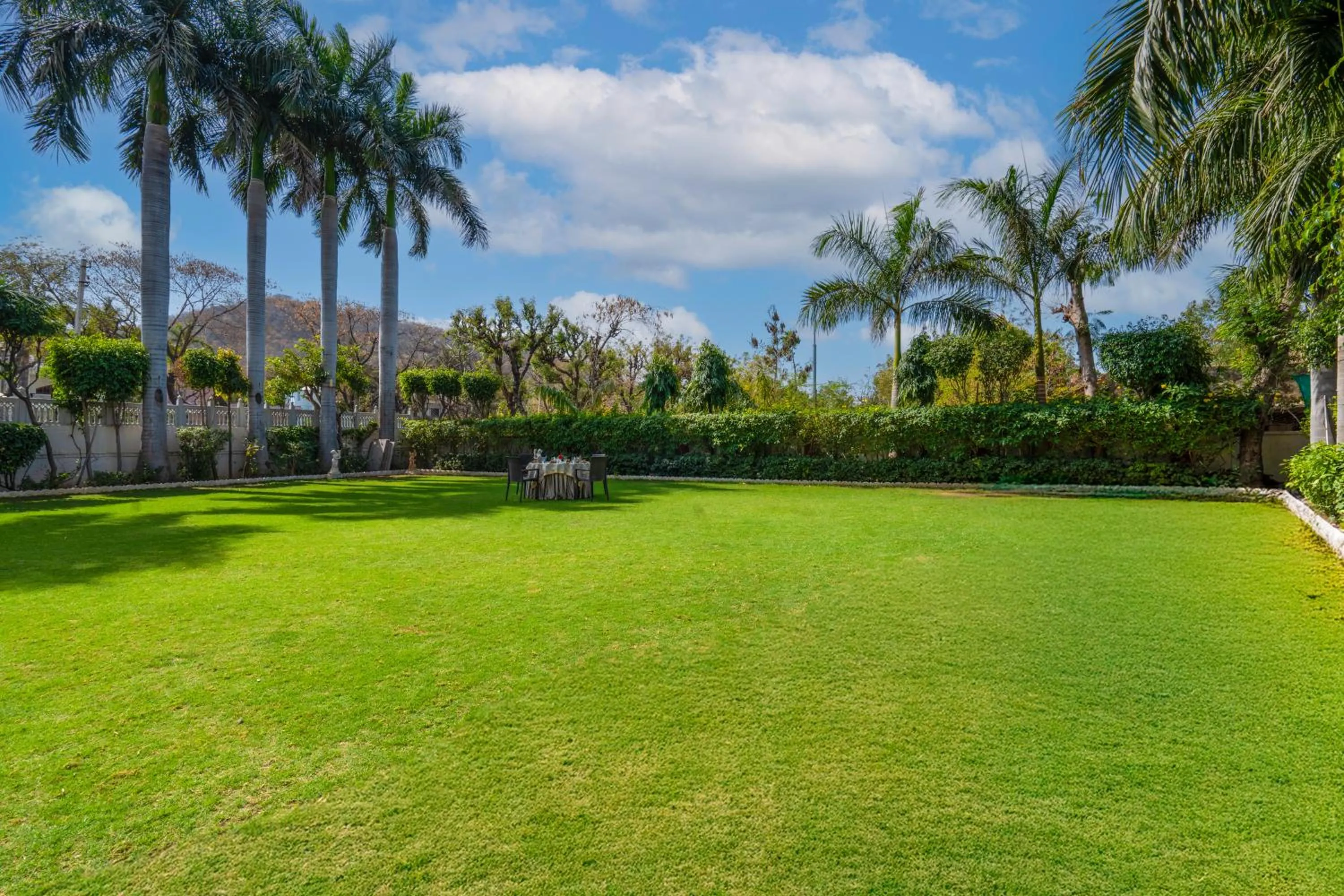 Garden in Hotel Chandrawati Palace