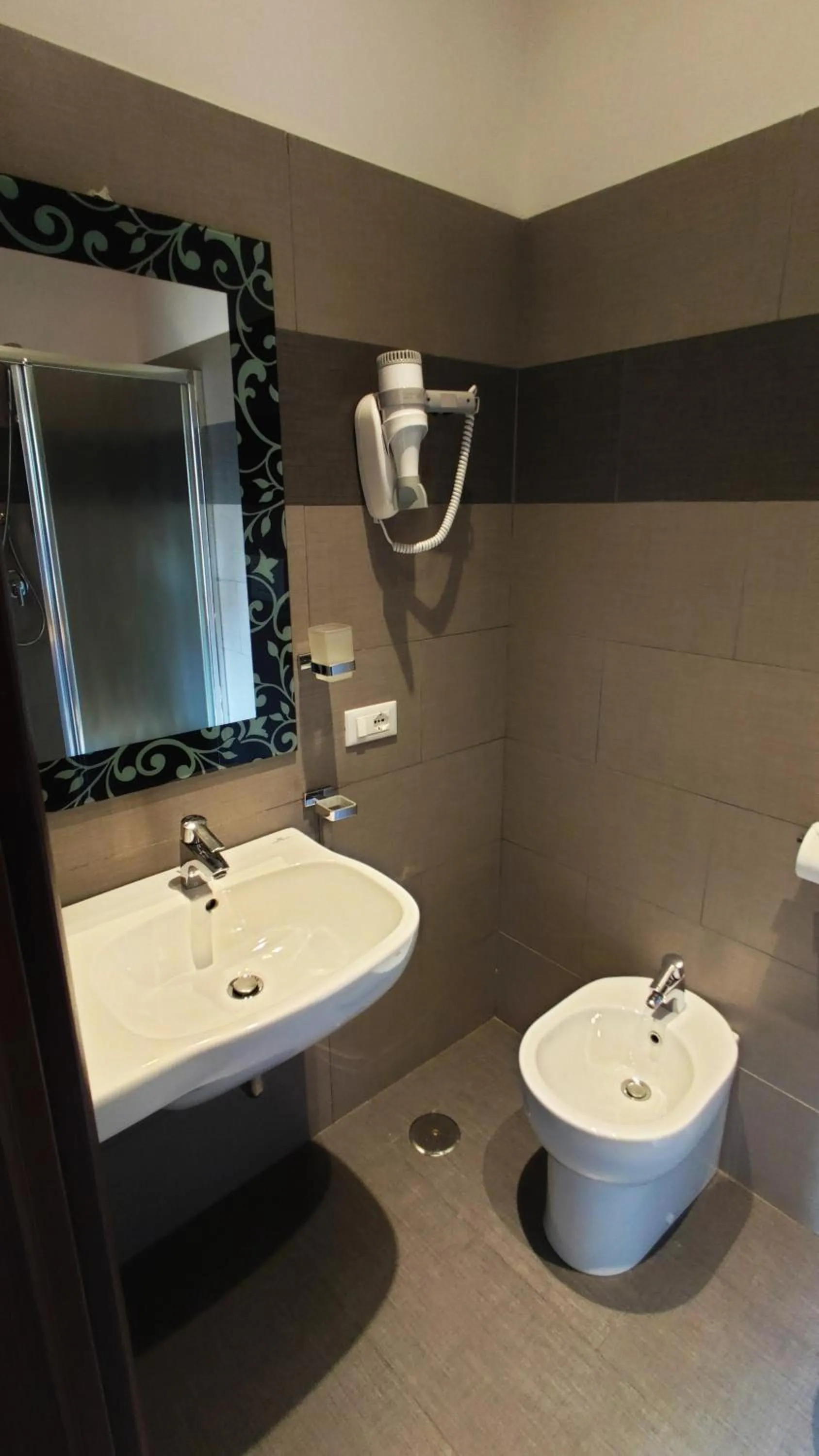 Shower in Imperial Suite Guest House