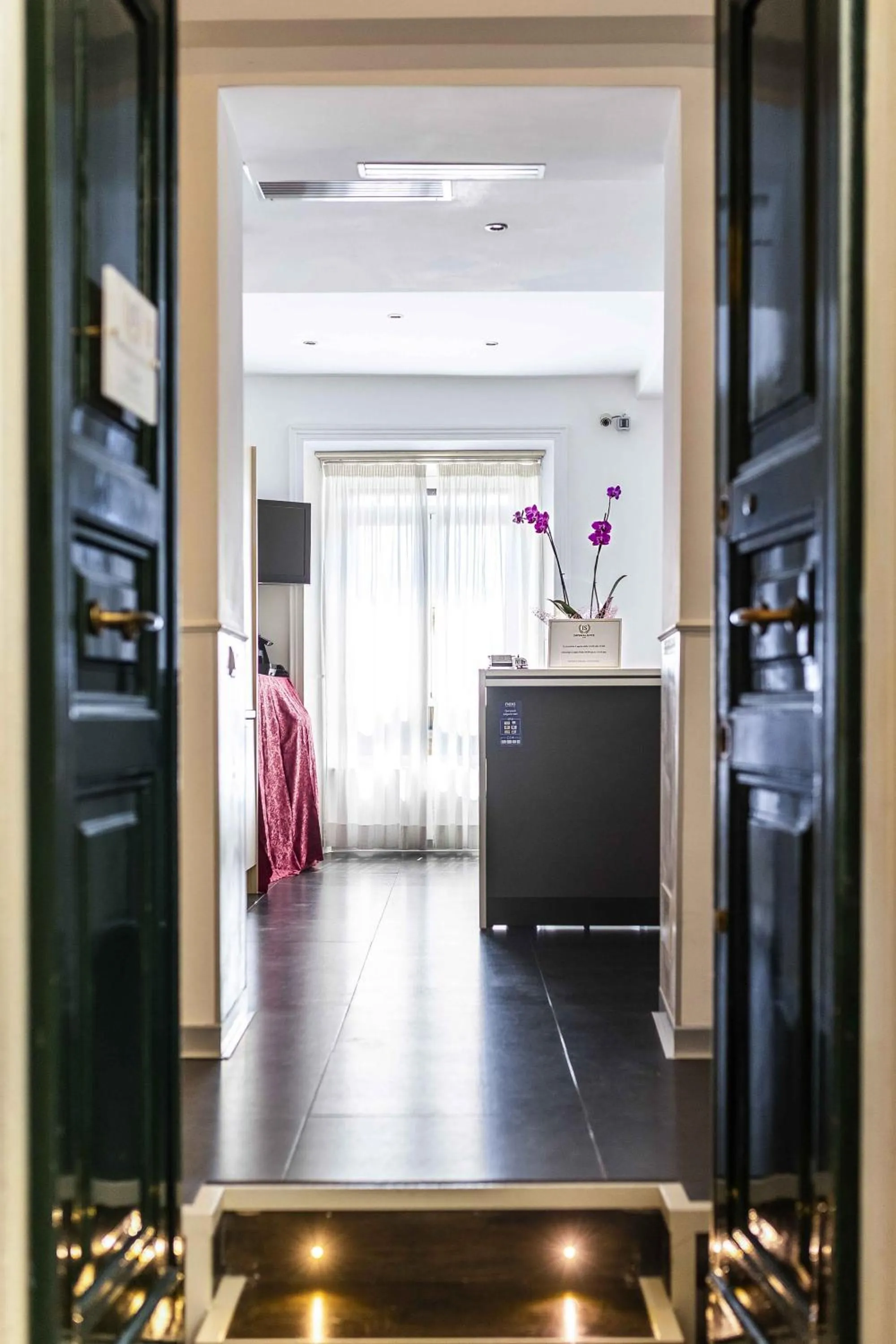 Communal lounge/ TV room in Imperial Suite Guest House