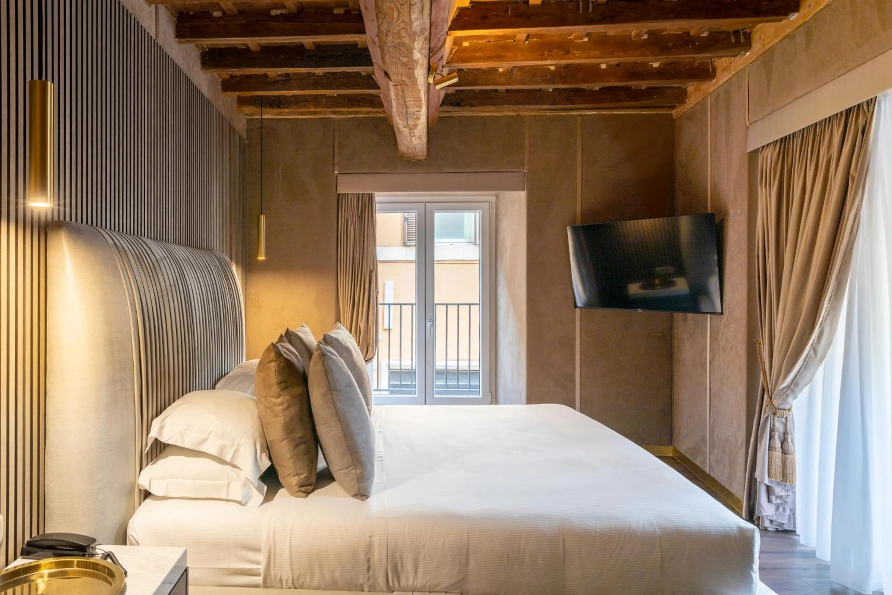 Bed in LE RÊVE DE NAIM Roma