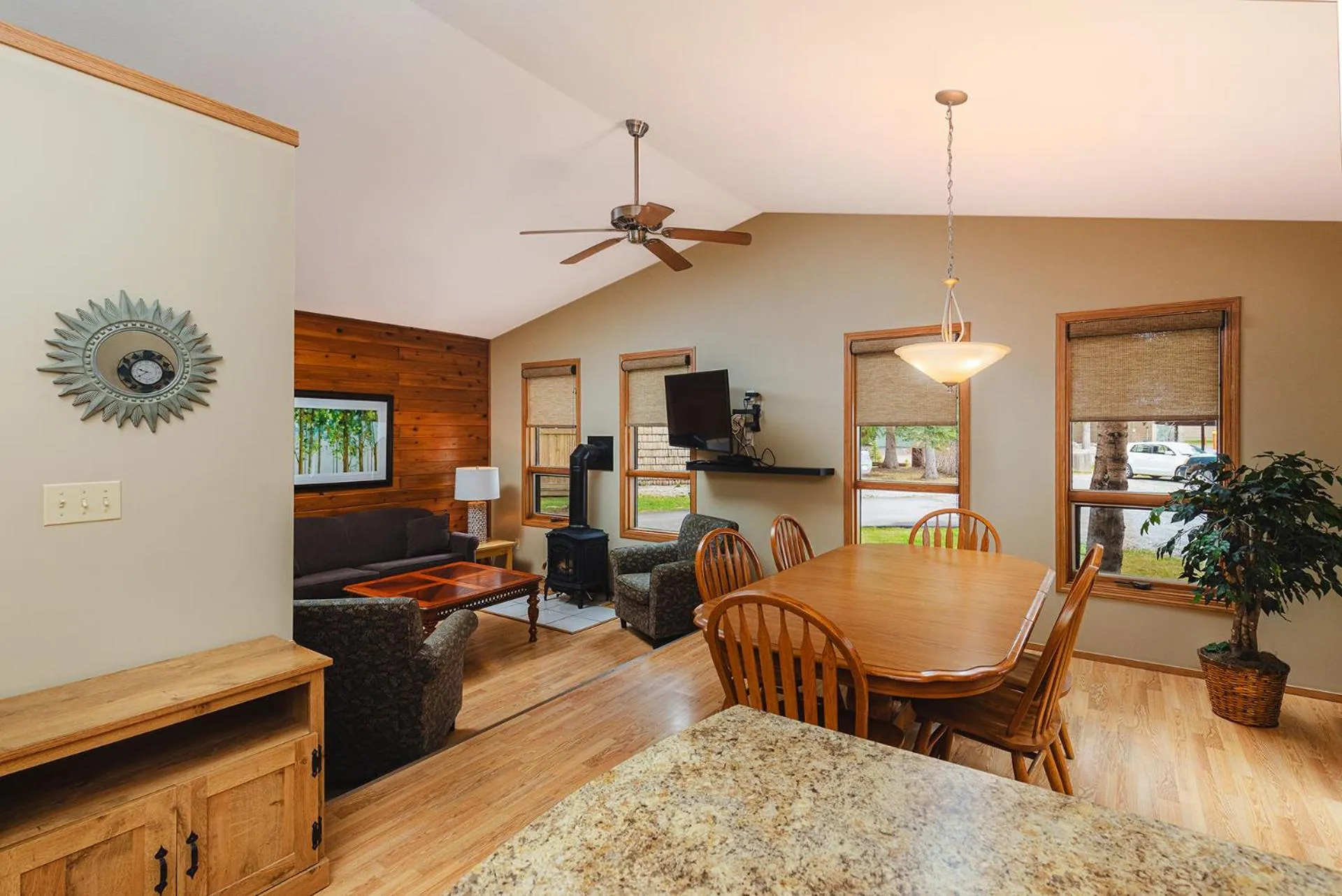 Living room in Overlander Mountain Lodge