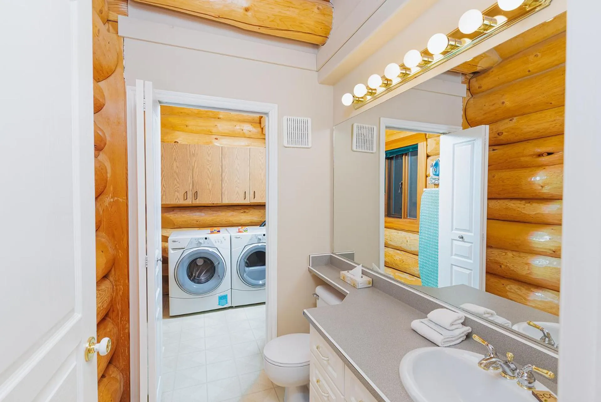 washing machine in Overlander Mountain Lodge