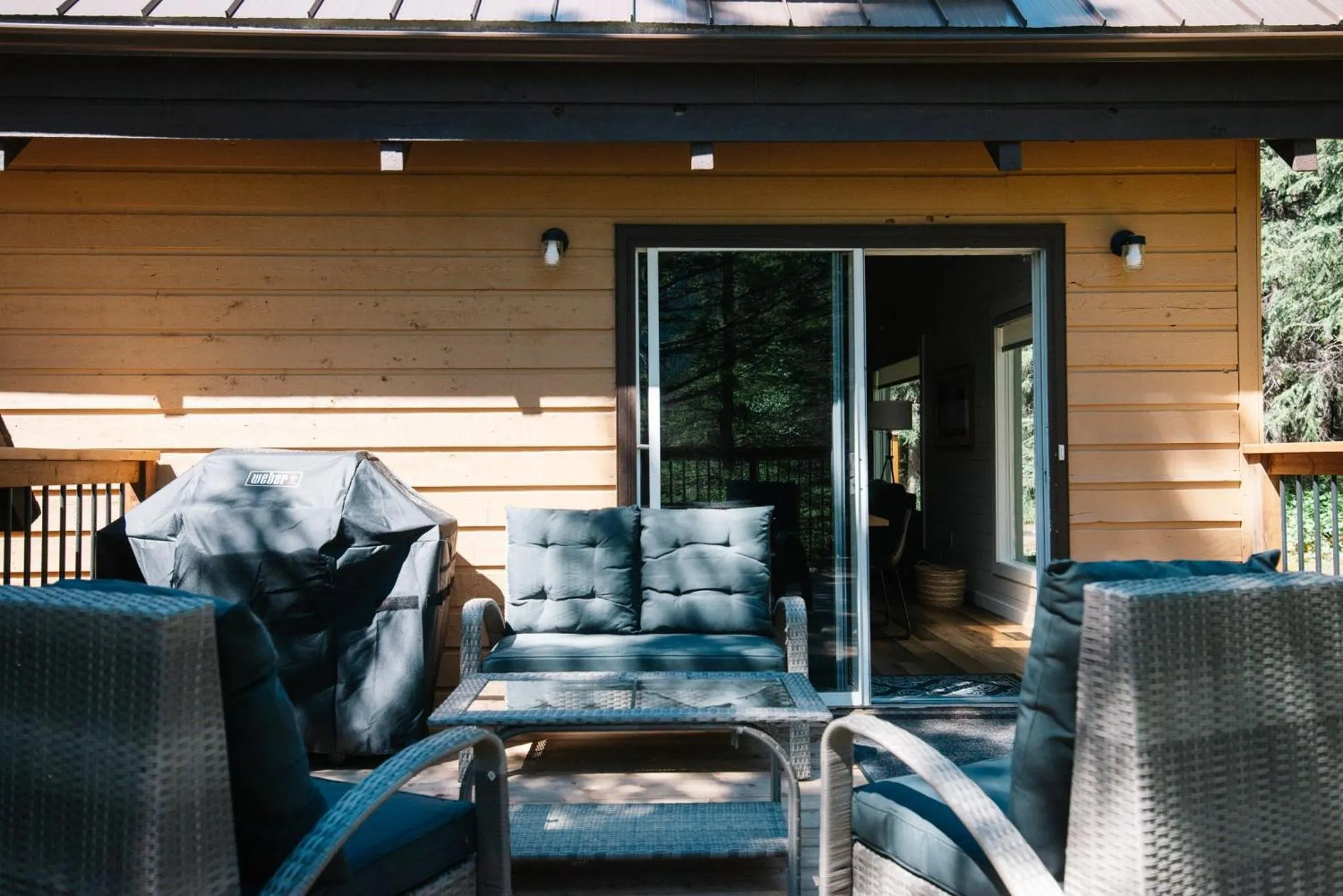 Seating area in Overlander Mountain Lodge