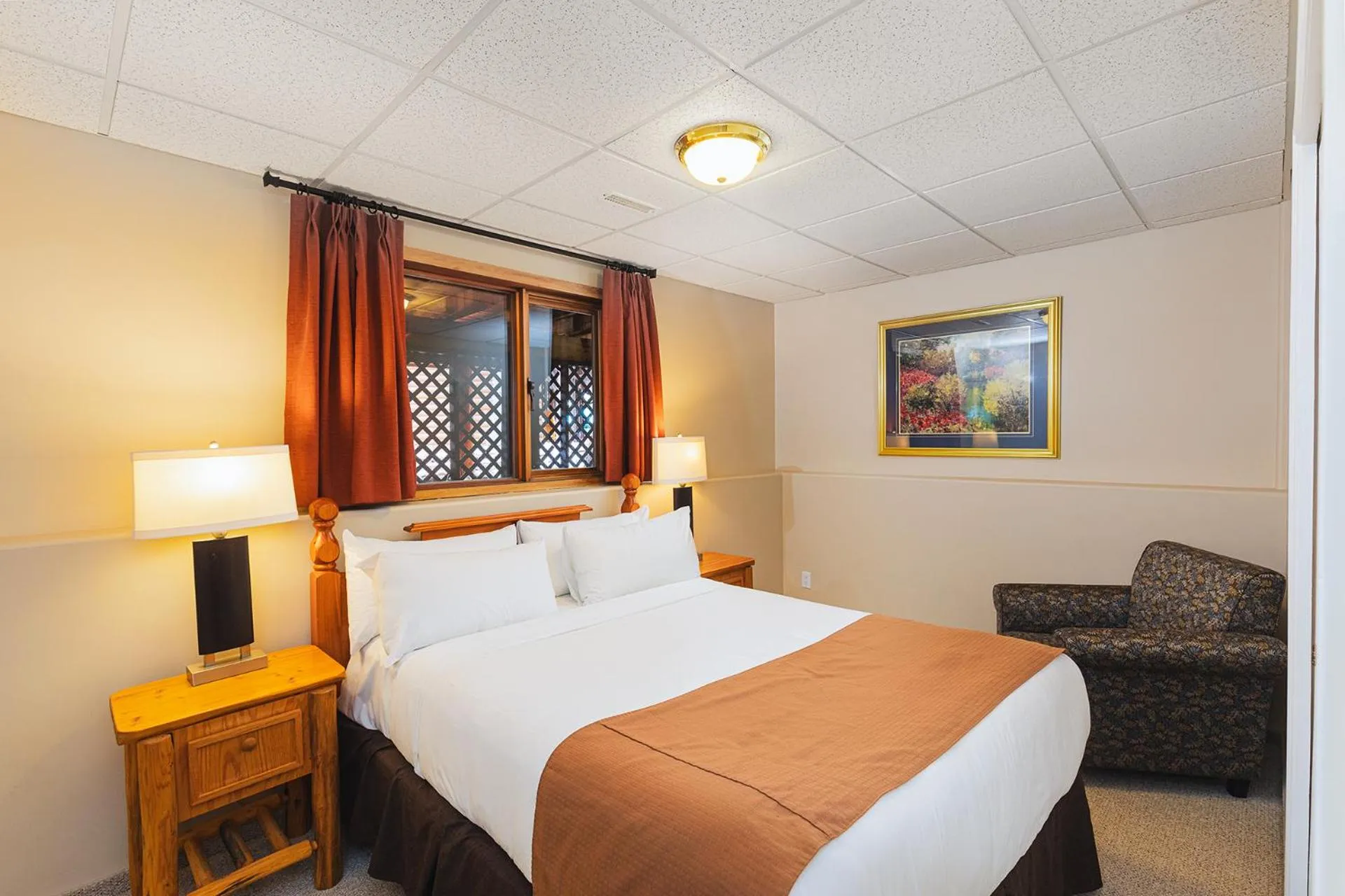 Bed in Overlander Mountain Lodge