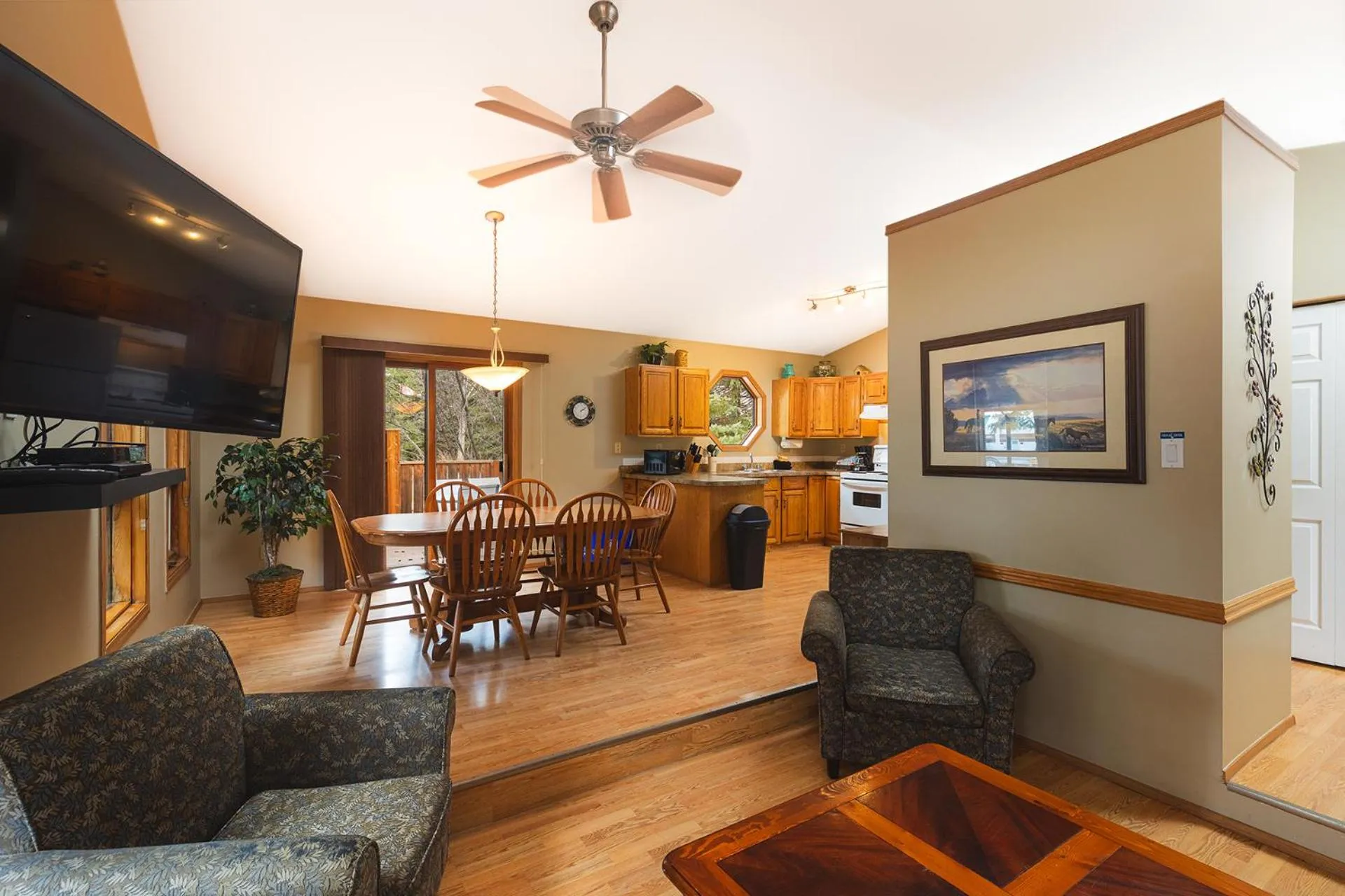Living room in Overlander Mountain Lodge