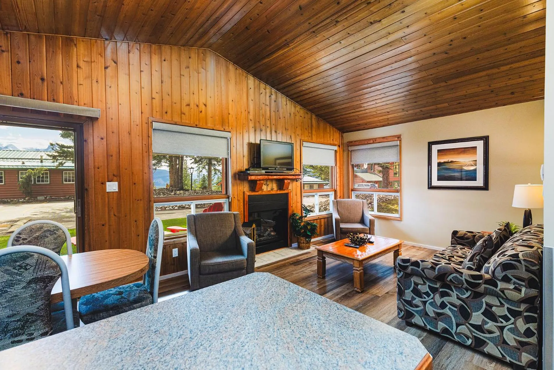 Living room in Overlander Mountain Lodge