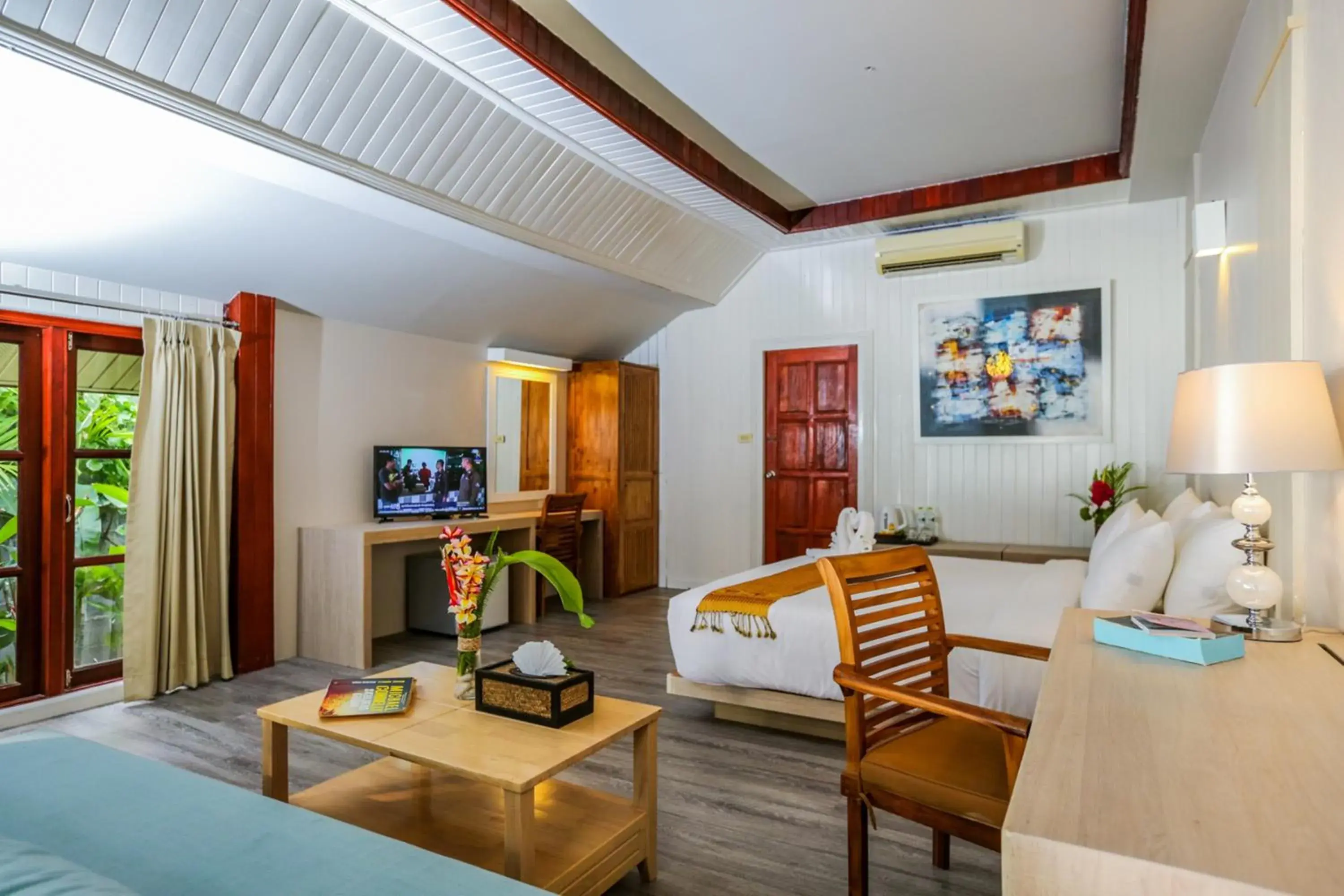 TV and multimedia, Bed in Villa Cha-Cha Salad Beach Koh Phangan TV and multimedia, Bed in Villa Cha-Cha Salad Beach Koh Phangan