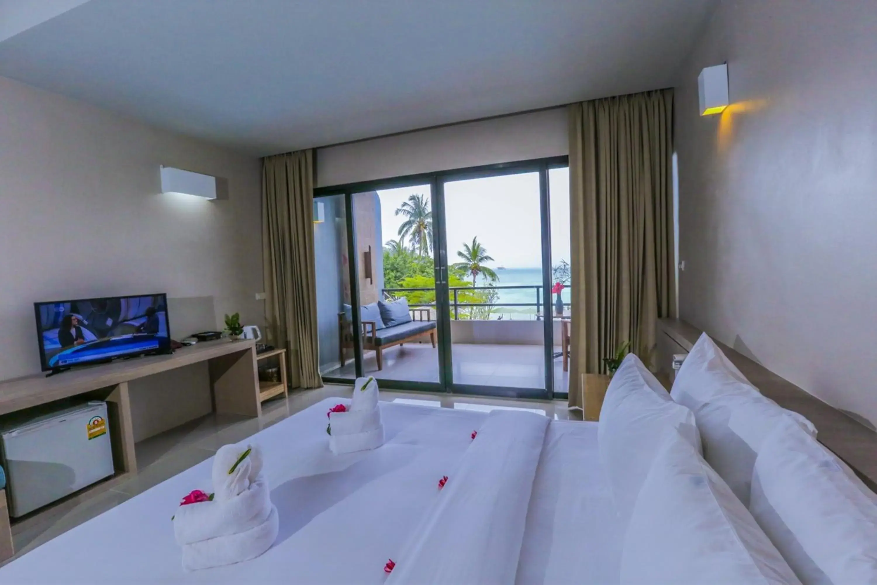 TV and multimedia, Bed in Villa Cha-Cha Salad Beach Koh Phangan TV and multimedia, Bed in Villa Cha-Cha Salad Beach Koh Phangan