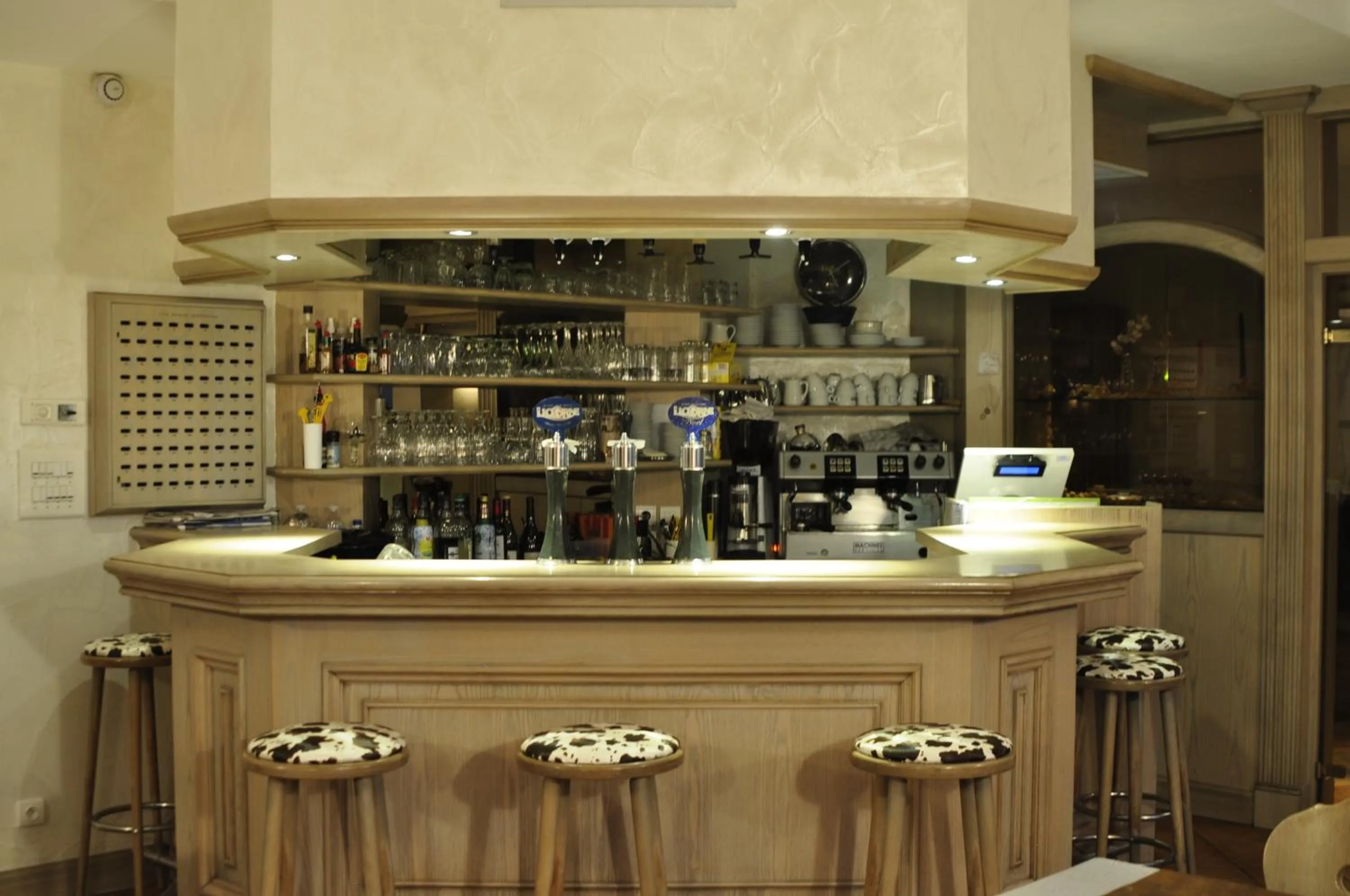 Lounge or bar in Logis Hôtel-Restaurant du Herrenstein