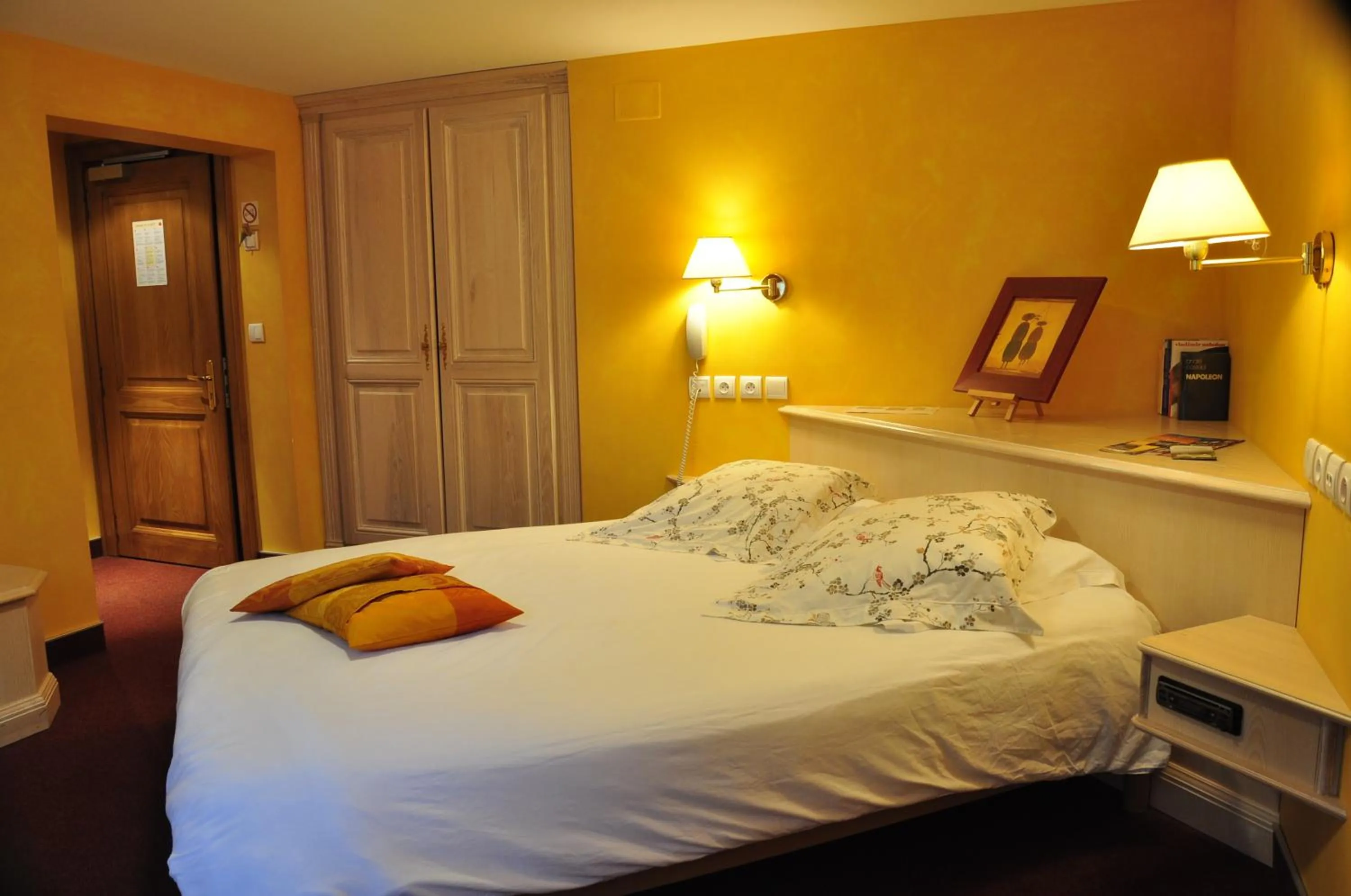 Bedroom, Bed in Logis Hôtel-Restaurant du Herrenstein