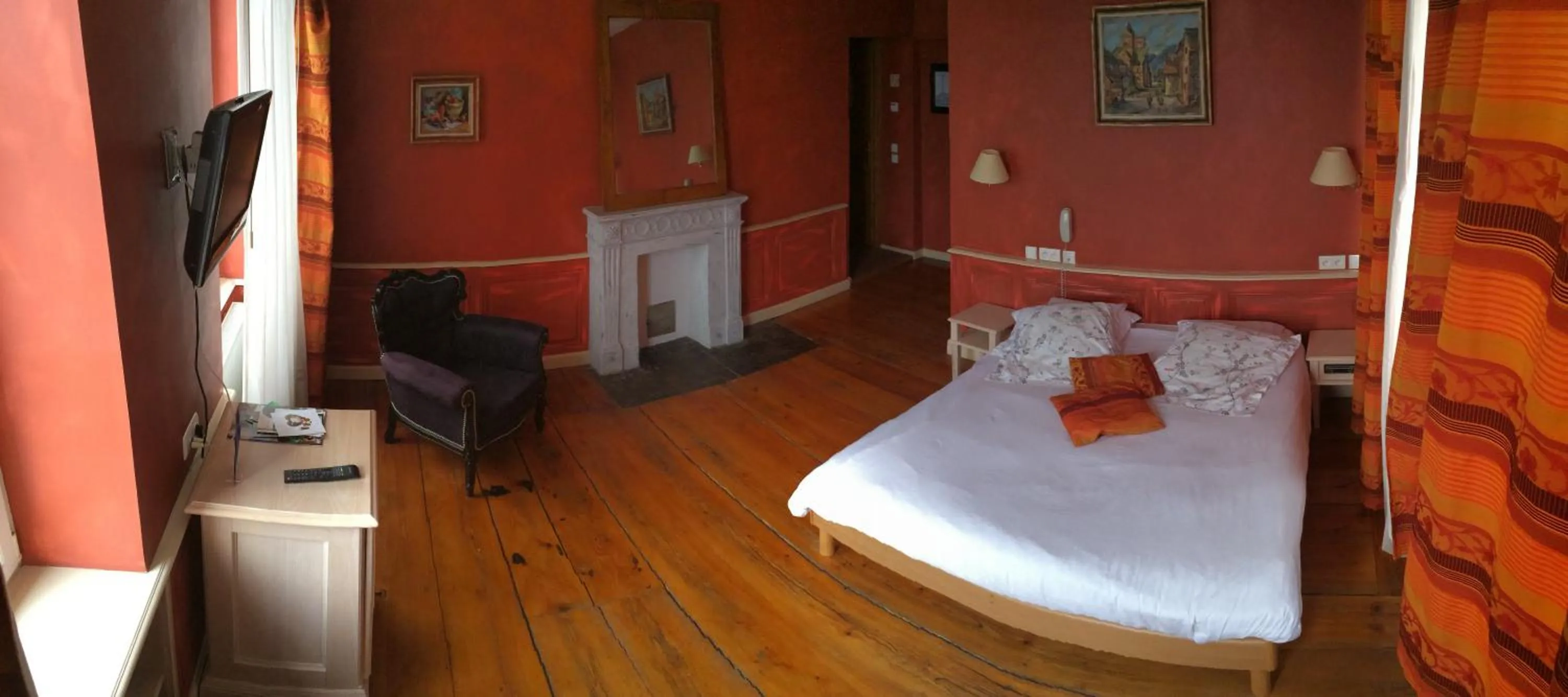 Bedroom, Bed in Logis Hôtel-Restaurant du Herrenstein