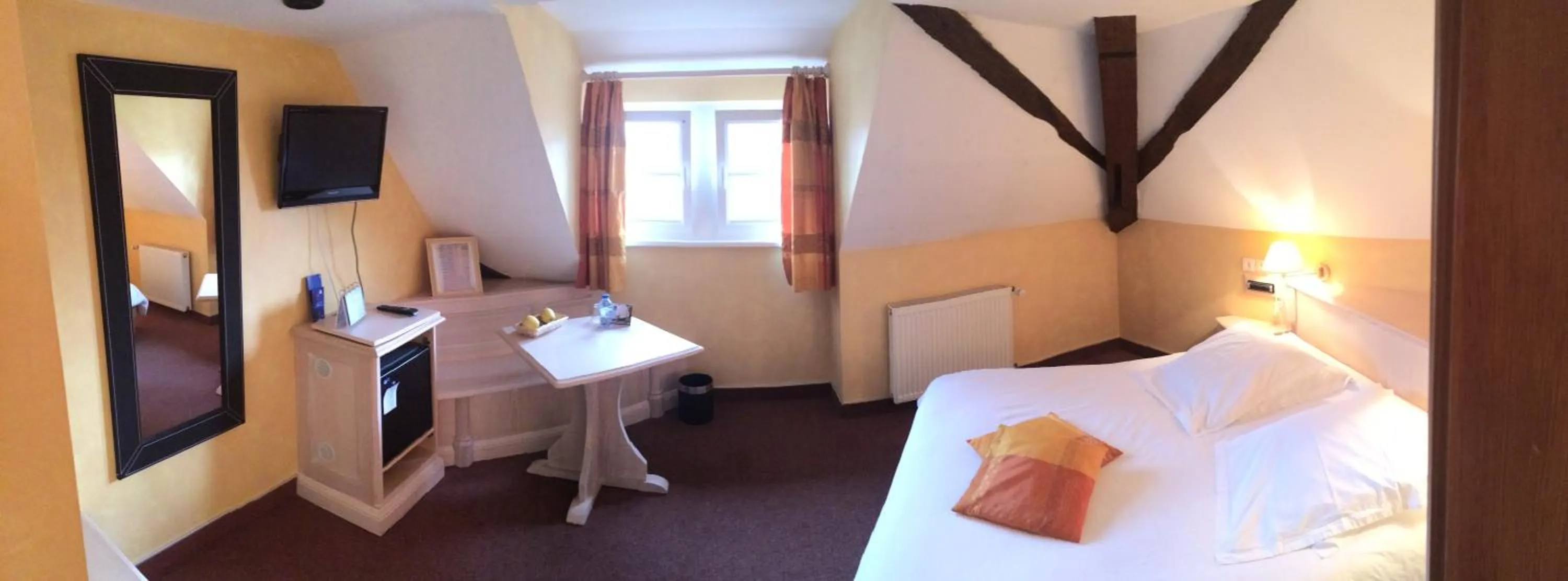 Bedroom, Bed in Logis Hôtel-Restaurant du Herrenstein