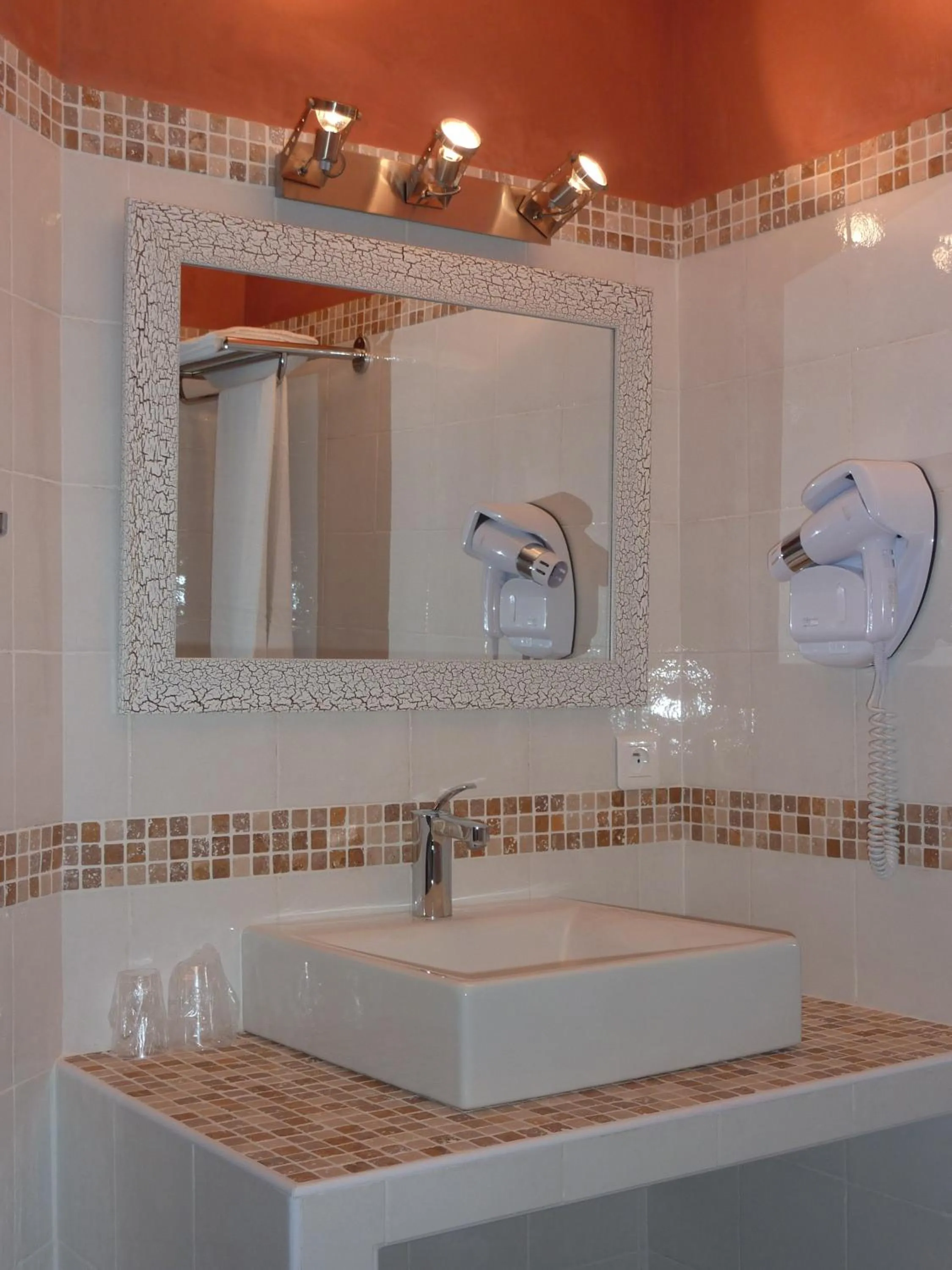 Bathroom in Hotel Le Saint Jean