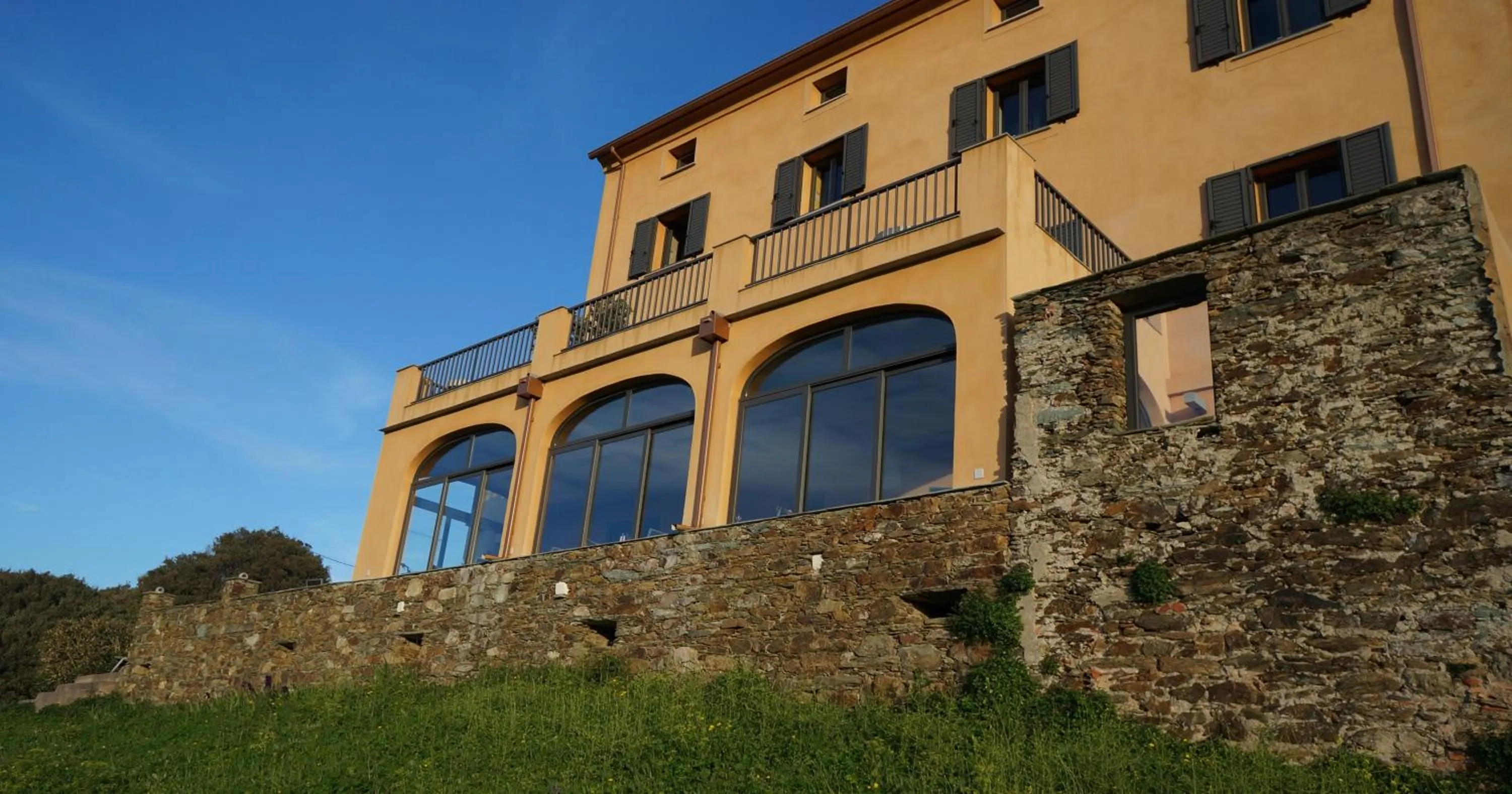 Property building in Hotel Le Saint Jean