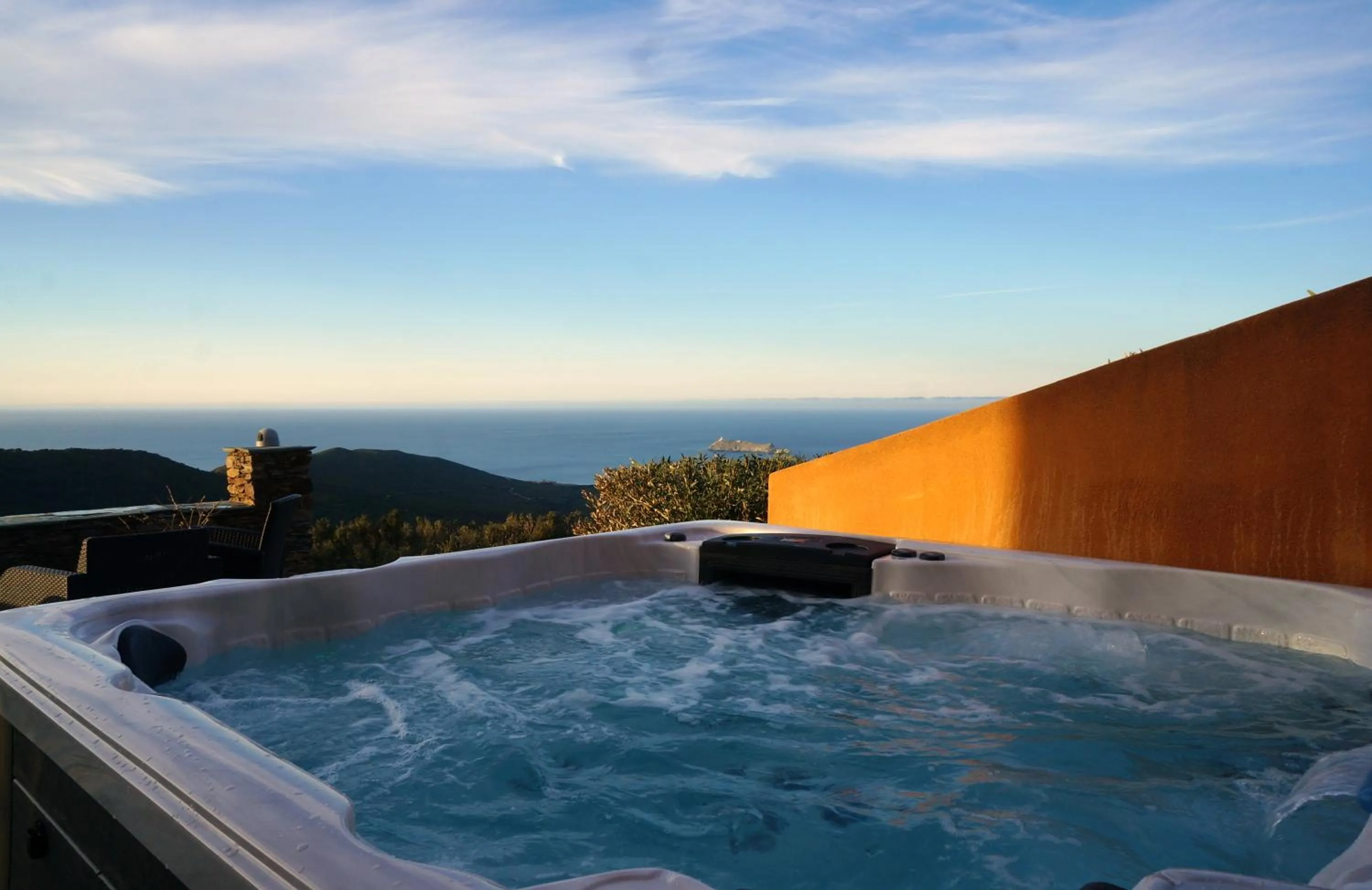 Hot Tub in Hotel Le Saint Jean