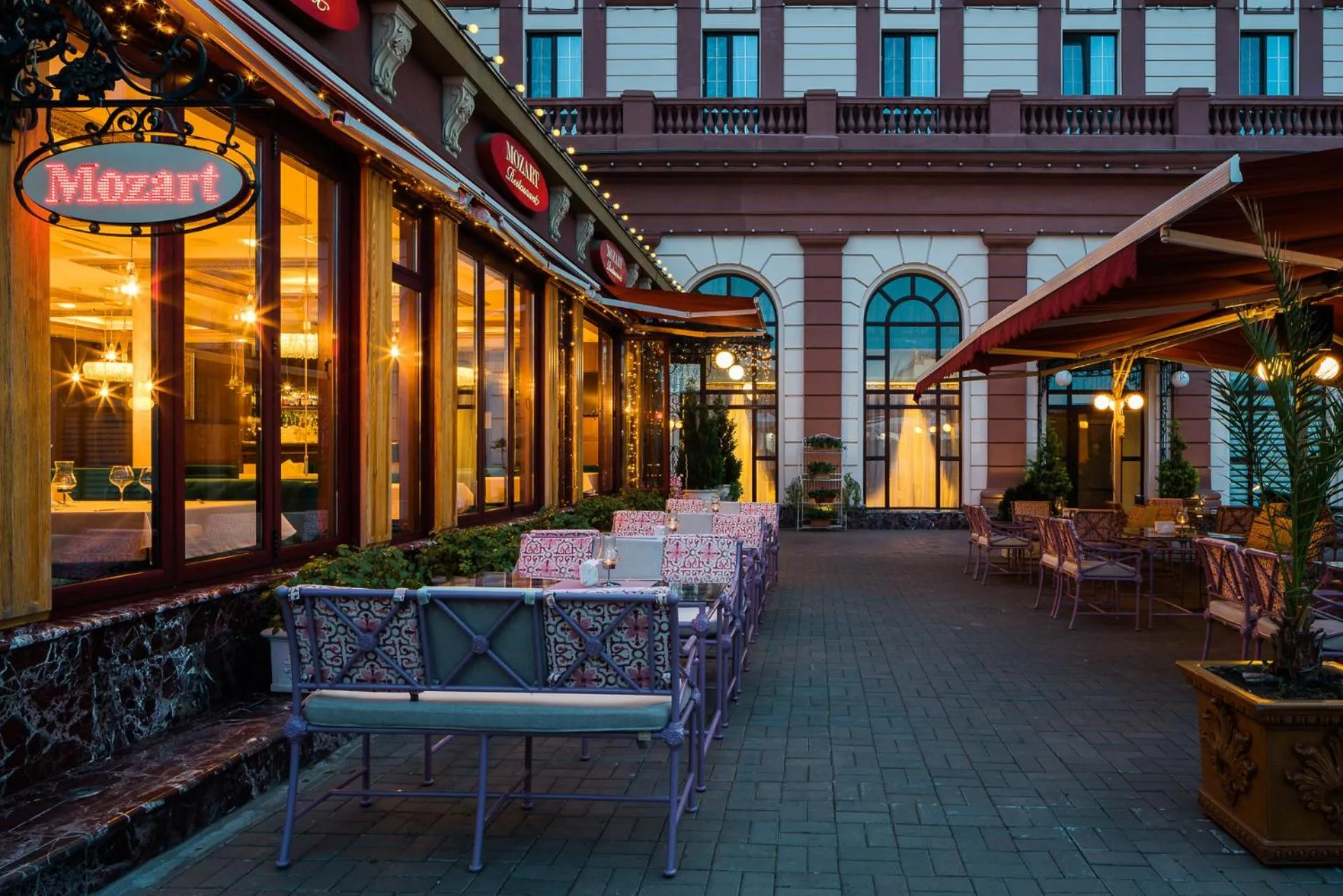 Restaurant/places to eat in Mozart Hotel