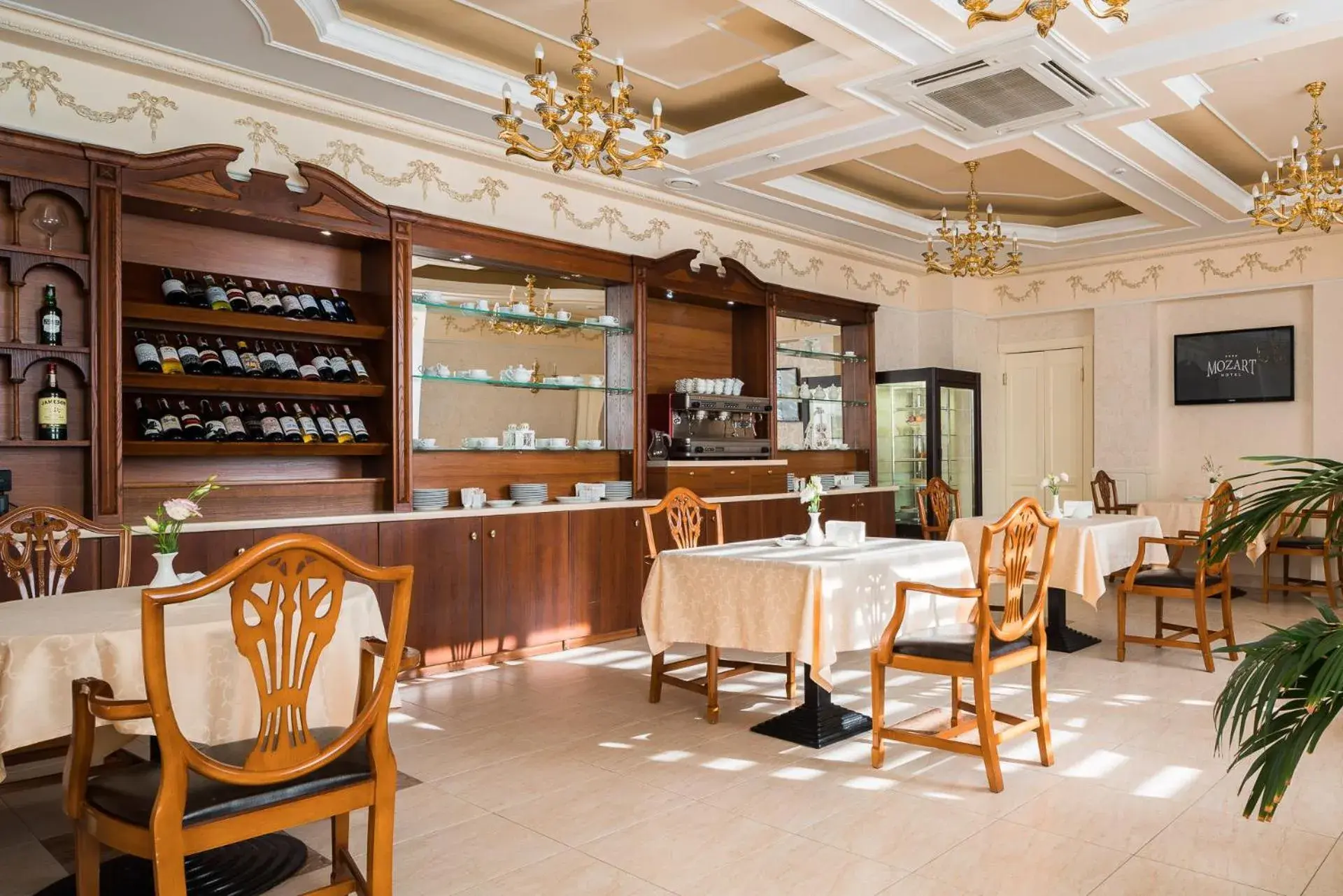 Restaurant/places to eat in Mozart Hotel Restaurant/places to eat in Mozart Hotel