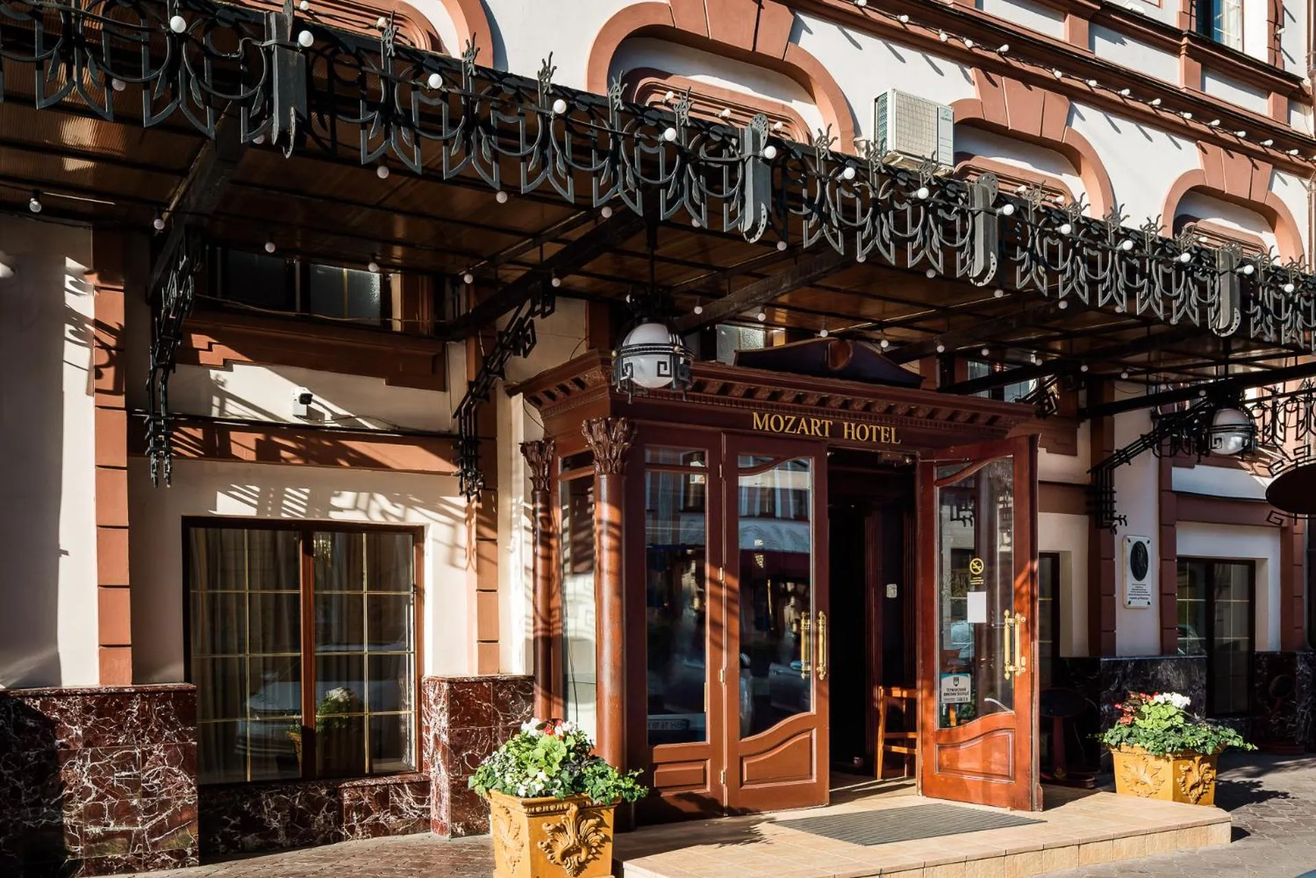 Facade/entrance in Mozart Hotel