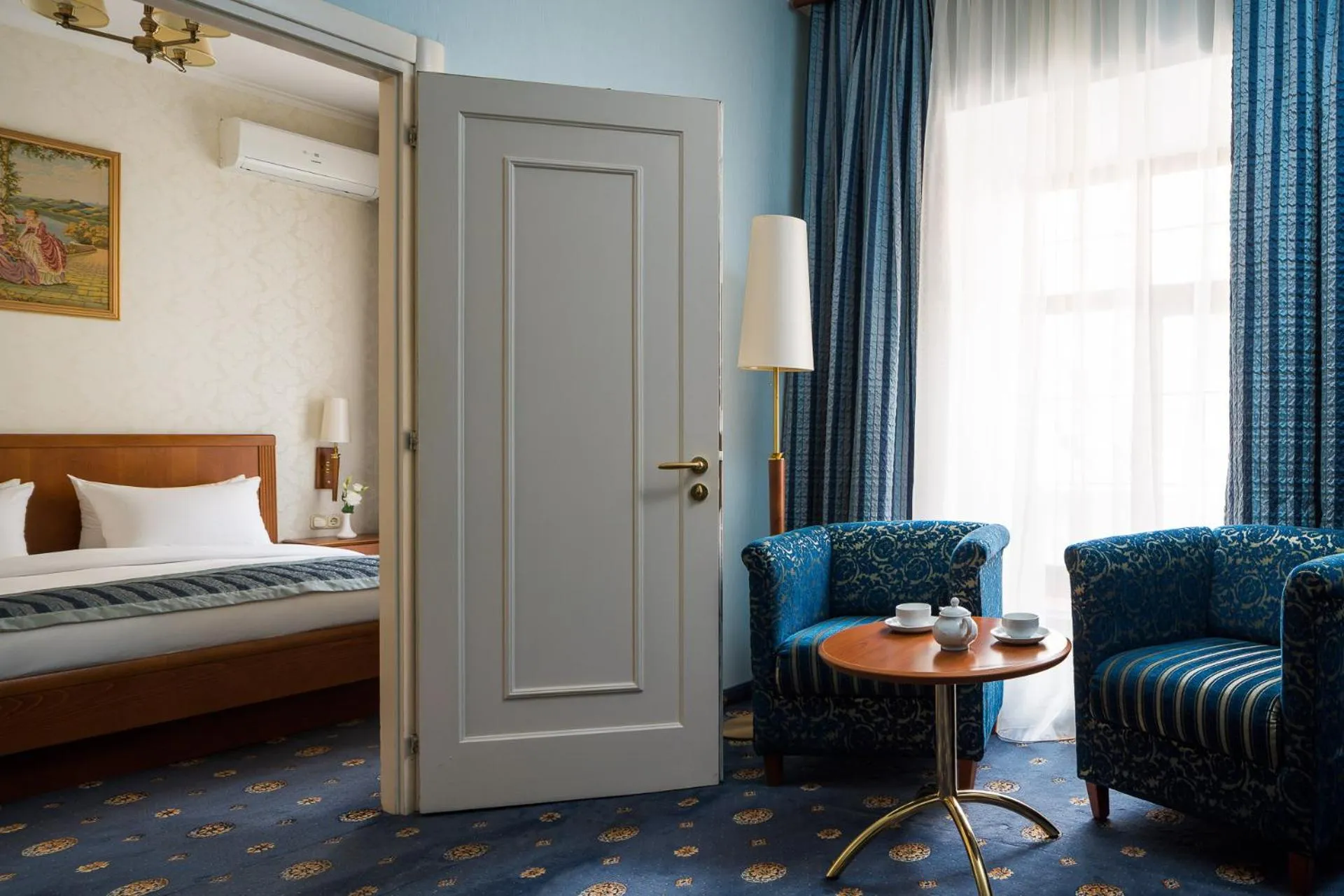 Living room, Bed in Mozart Hotel