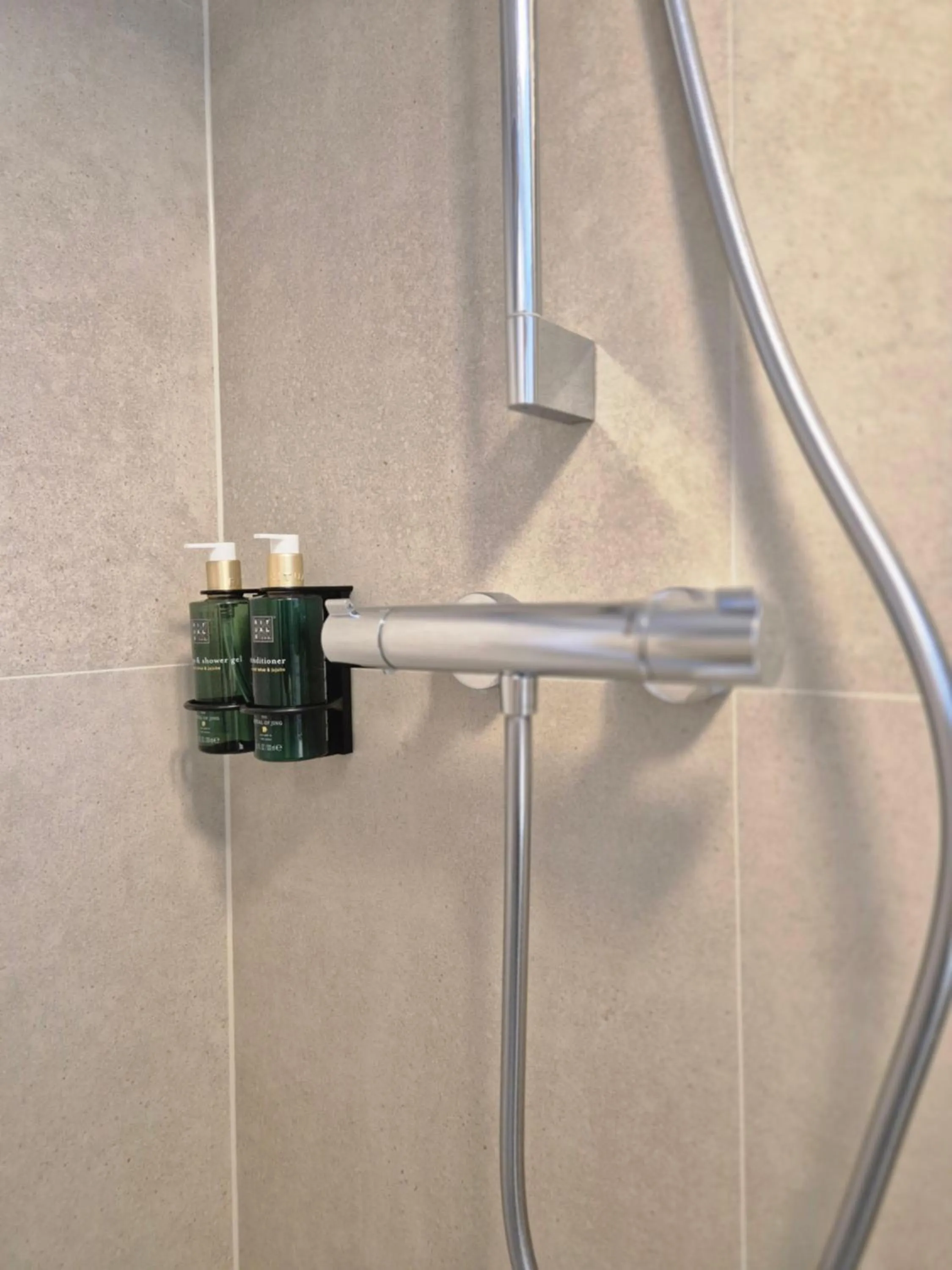 Shower in Hotel Den Burg