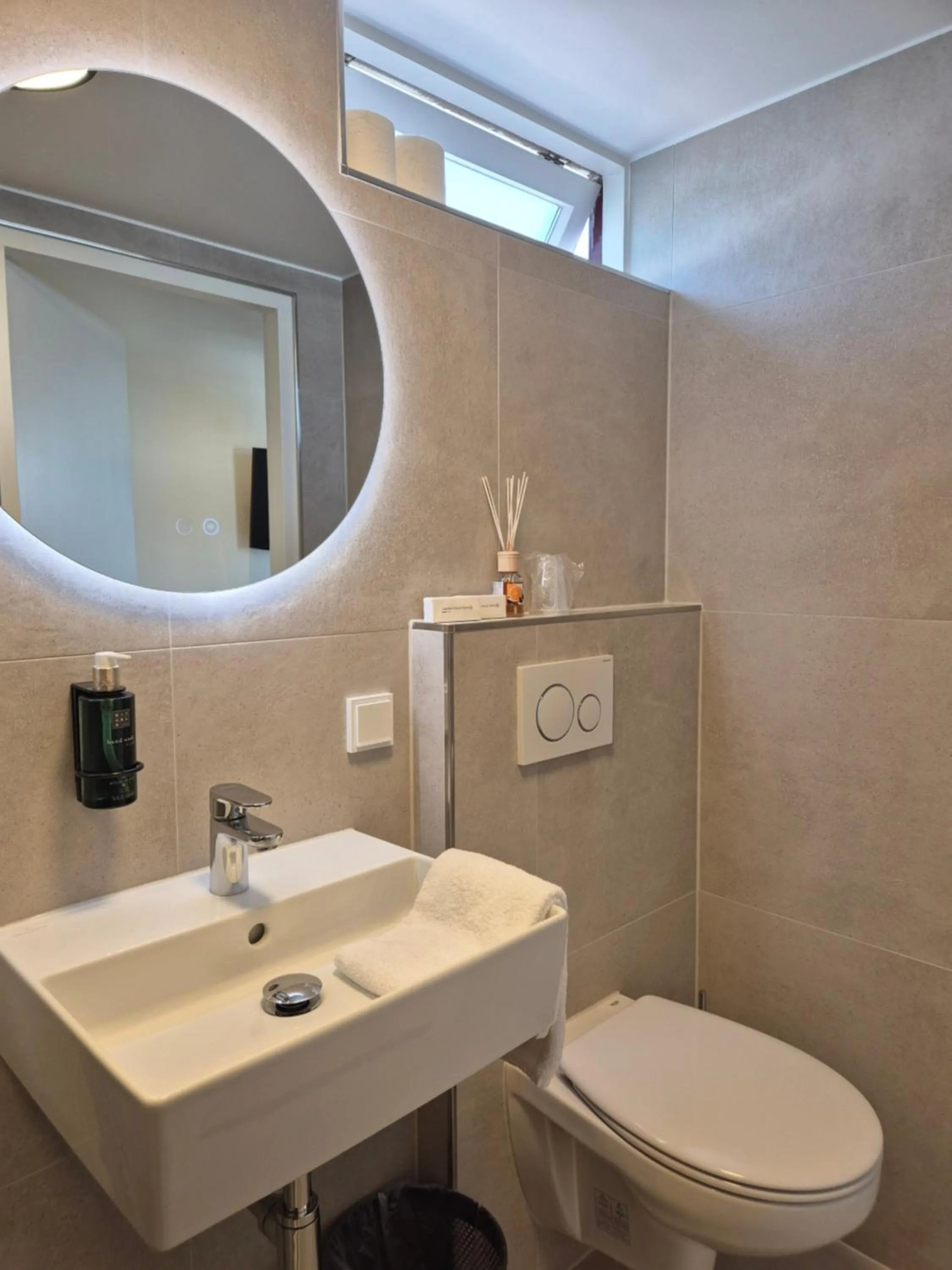 Toilet in Hotel Den Burg