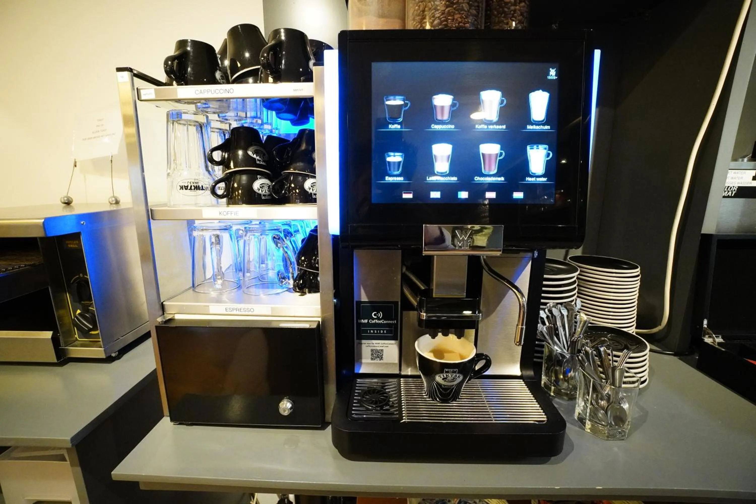 Coffee/tea facilities in Hotel Den Burg