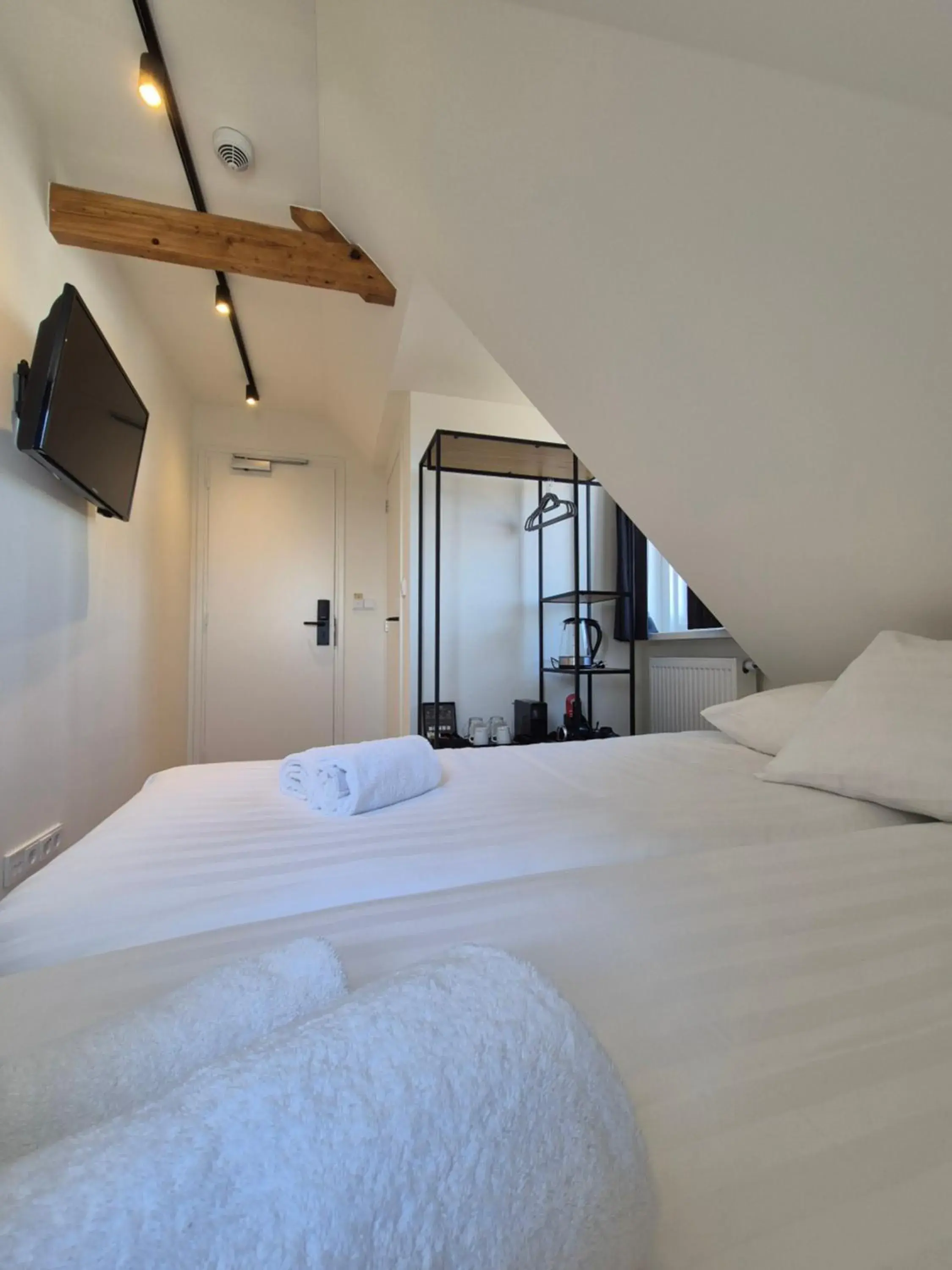 Budget Twin Room in Hotel Den Burg Budget Twin Room in Hotel Den Burg