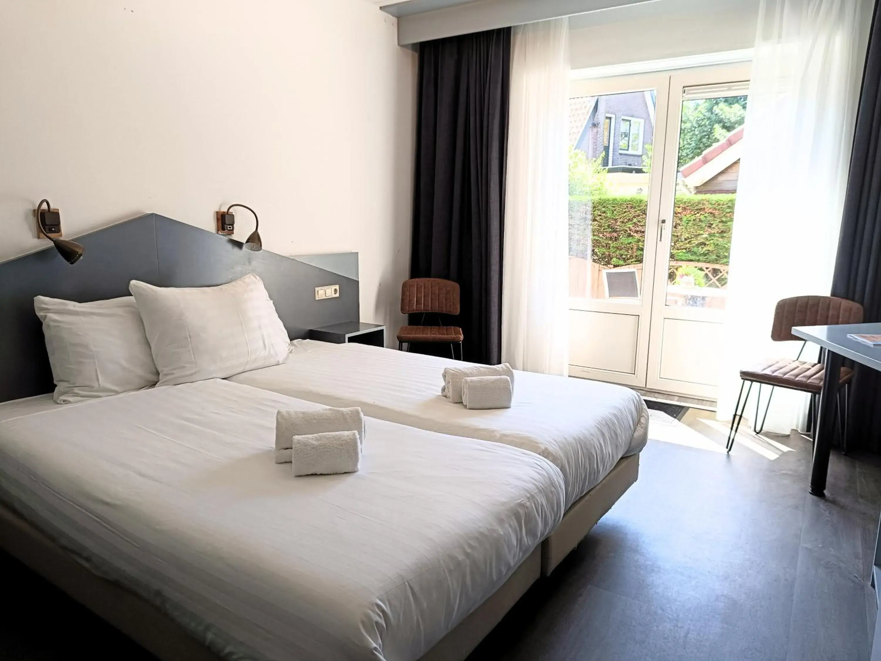 Superior Double or Twin Room with Terrace in Hotel Den Burg Superior Double or Twin Room with Terrace in Hotel Den Burg