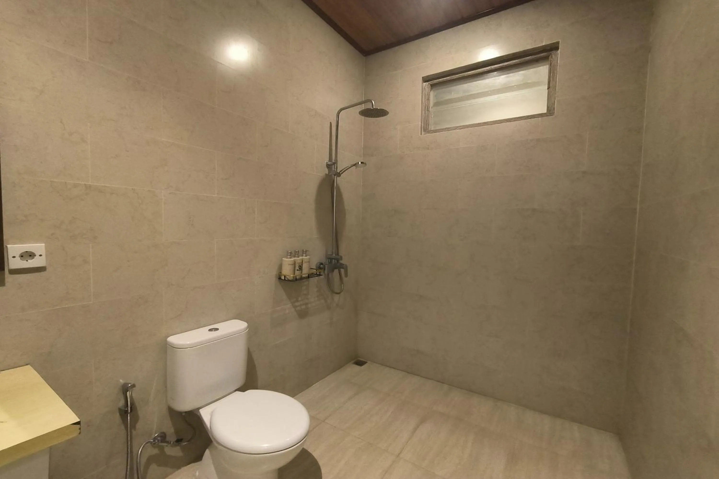 Shower in Bhuana Shanti Homestay Ubud