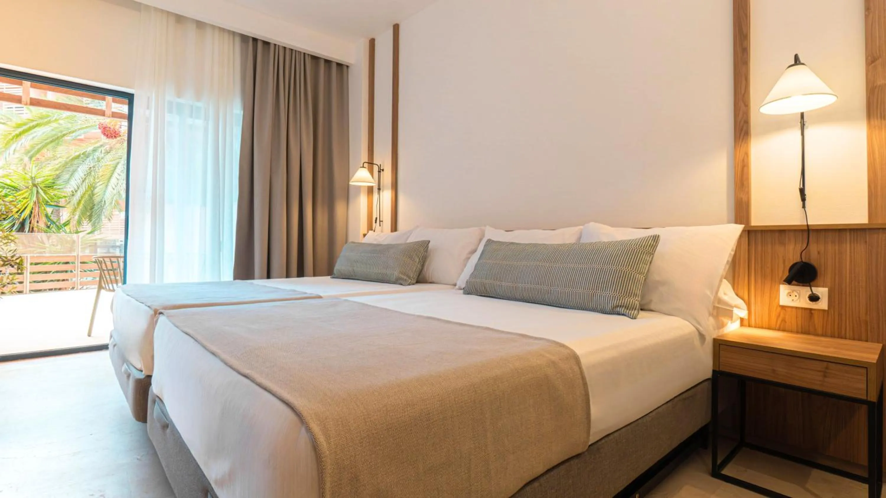 Bedroom, Bed in Ohtels Les Oliveres