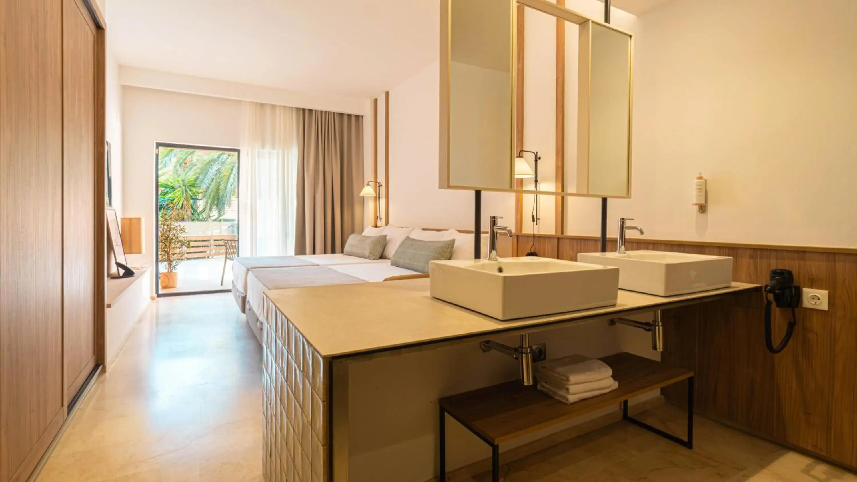 Bedroom, Bed in Ohtels Les Oliveres Bedroom, Bed in Ohtels Les Oliveres