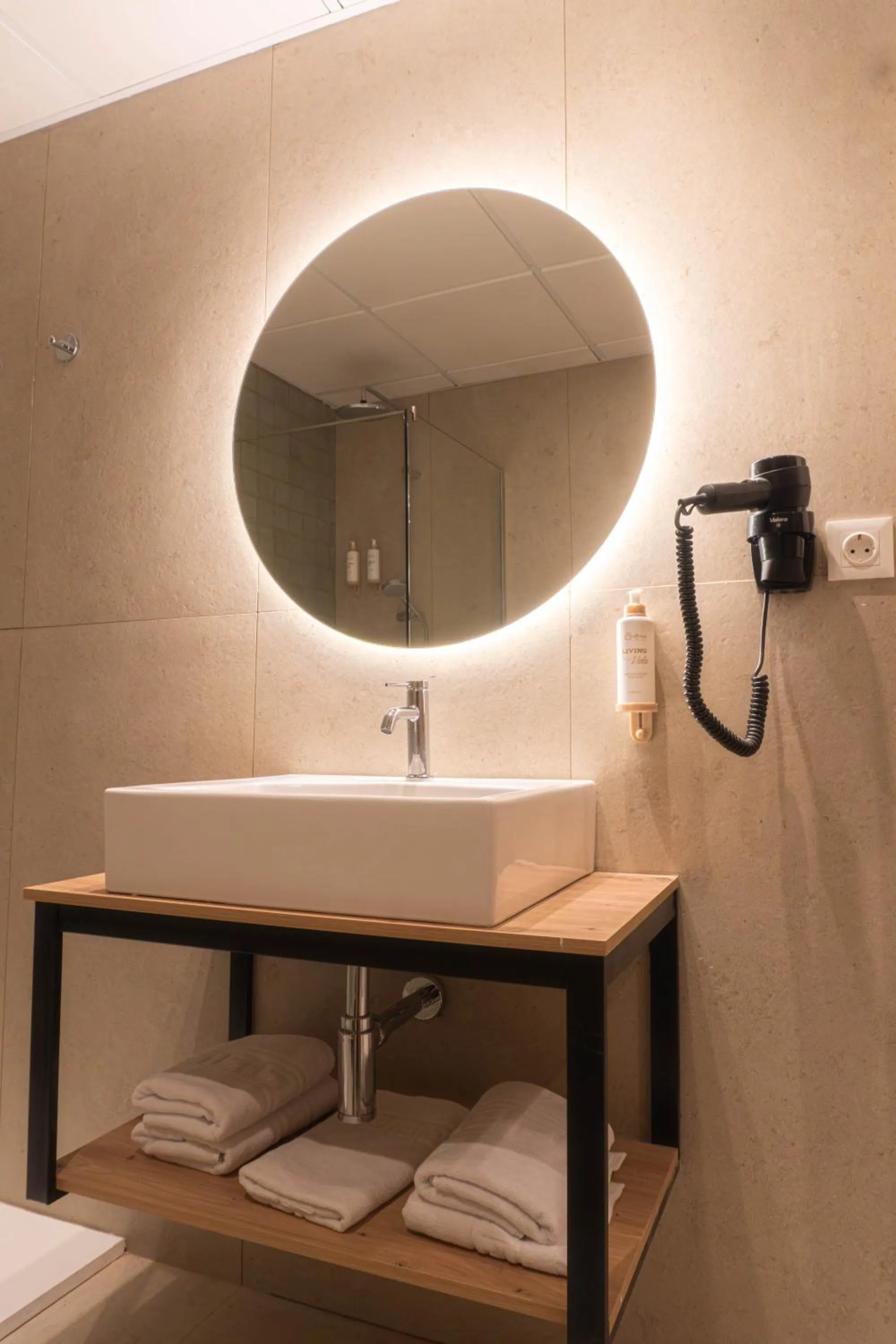 Bathroom in Ohtels Les Oliveres