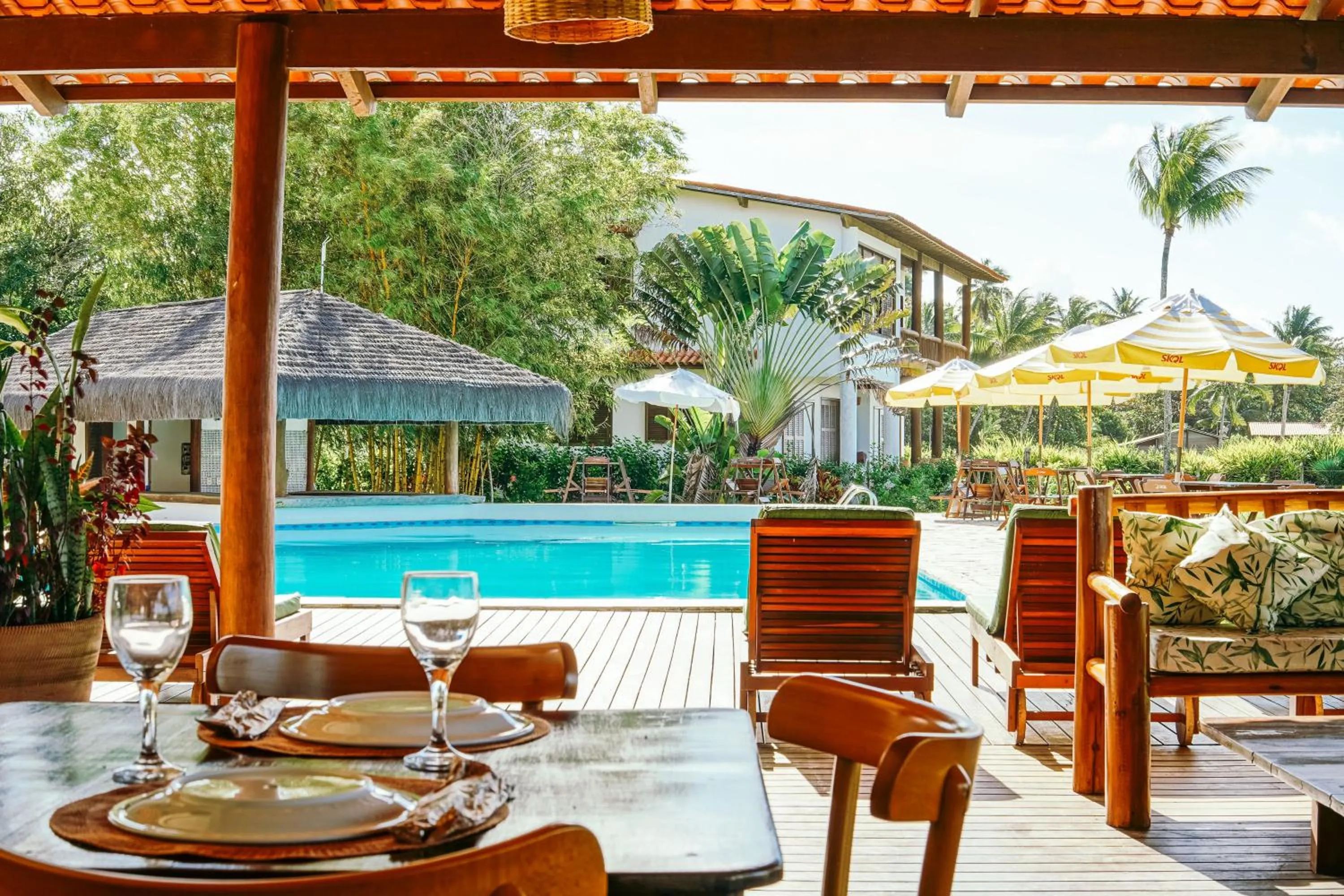 Restaurant/places to eat in Pousada Caeira