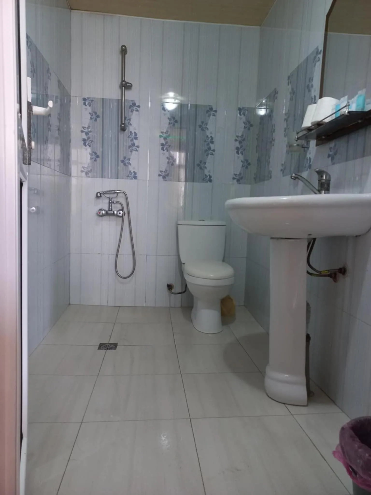 Shower in Hotel Lika