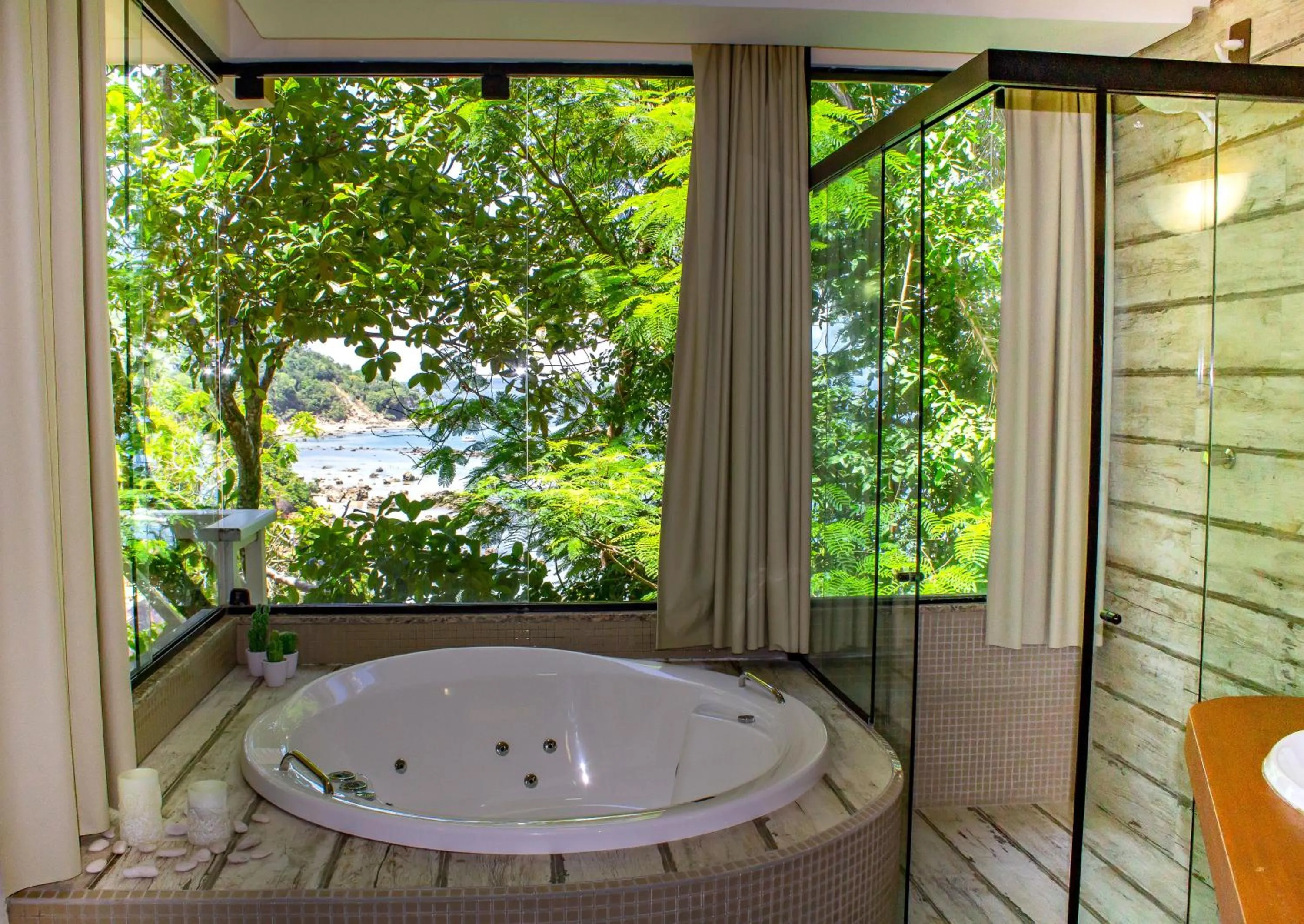 Hot Tub in Passárgada Pousada