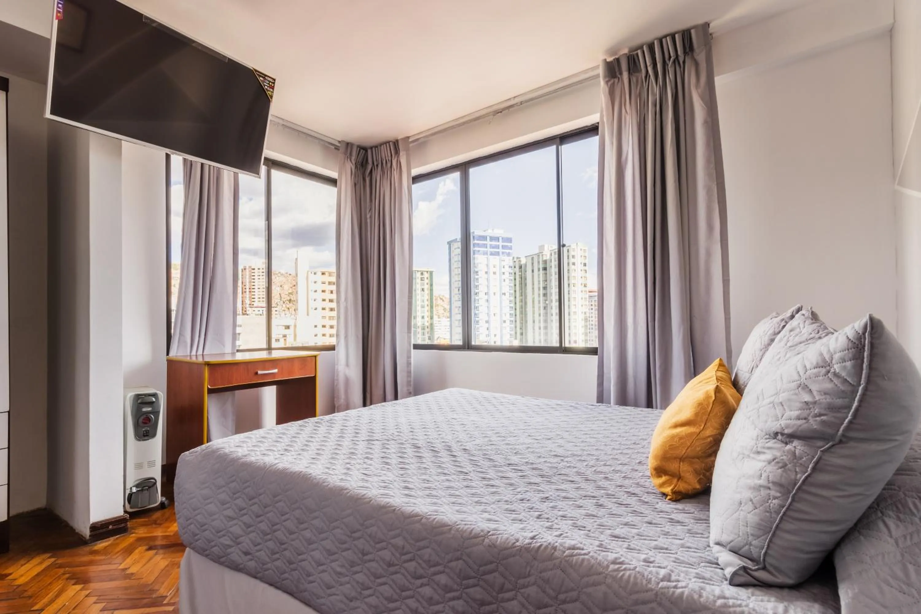 Bedroom, Bed in Elegance Hotel