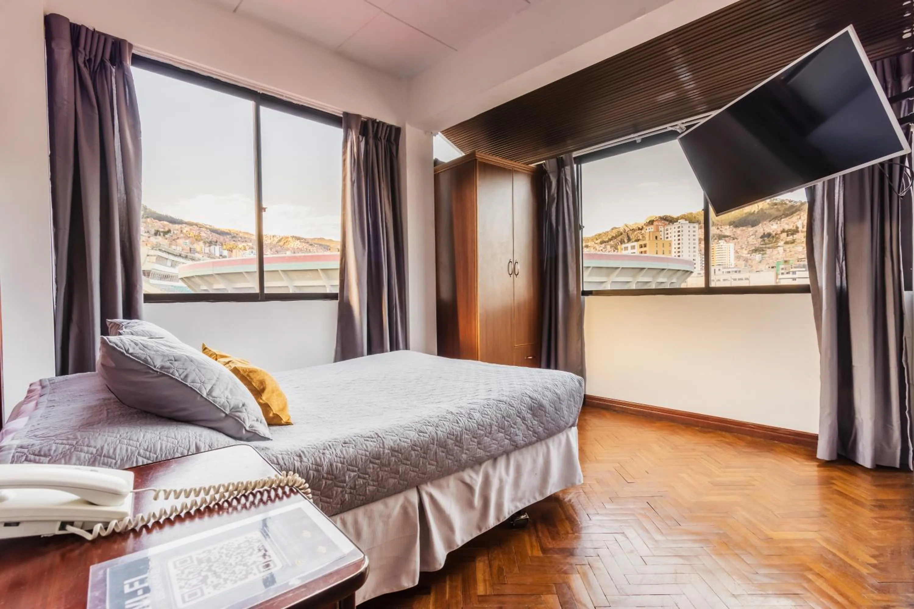 Photo of the whole room, Bed in Elegance Hotel