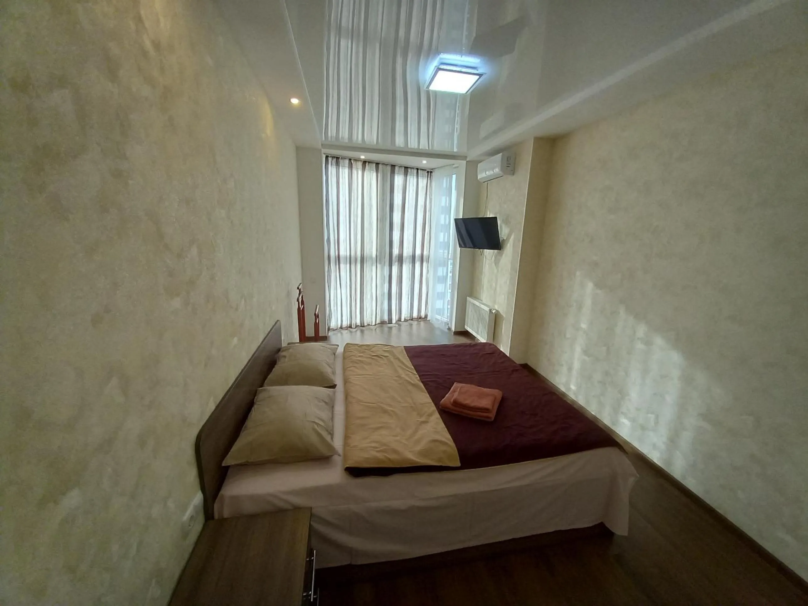 Bed in Smart Apartments Drahomanova 2А