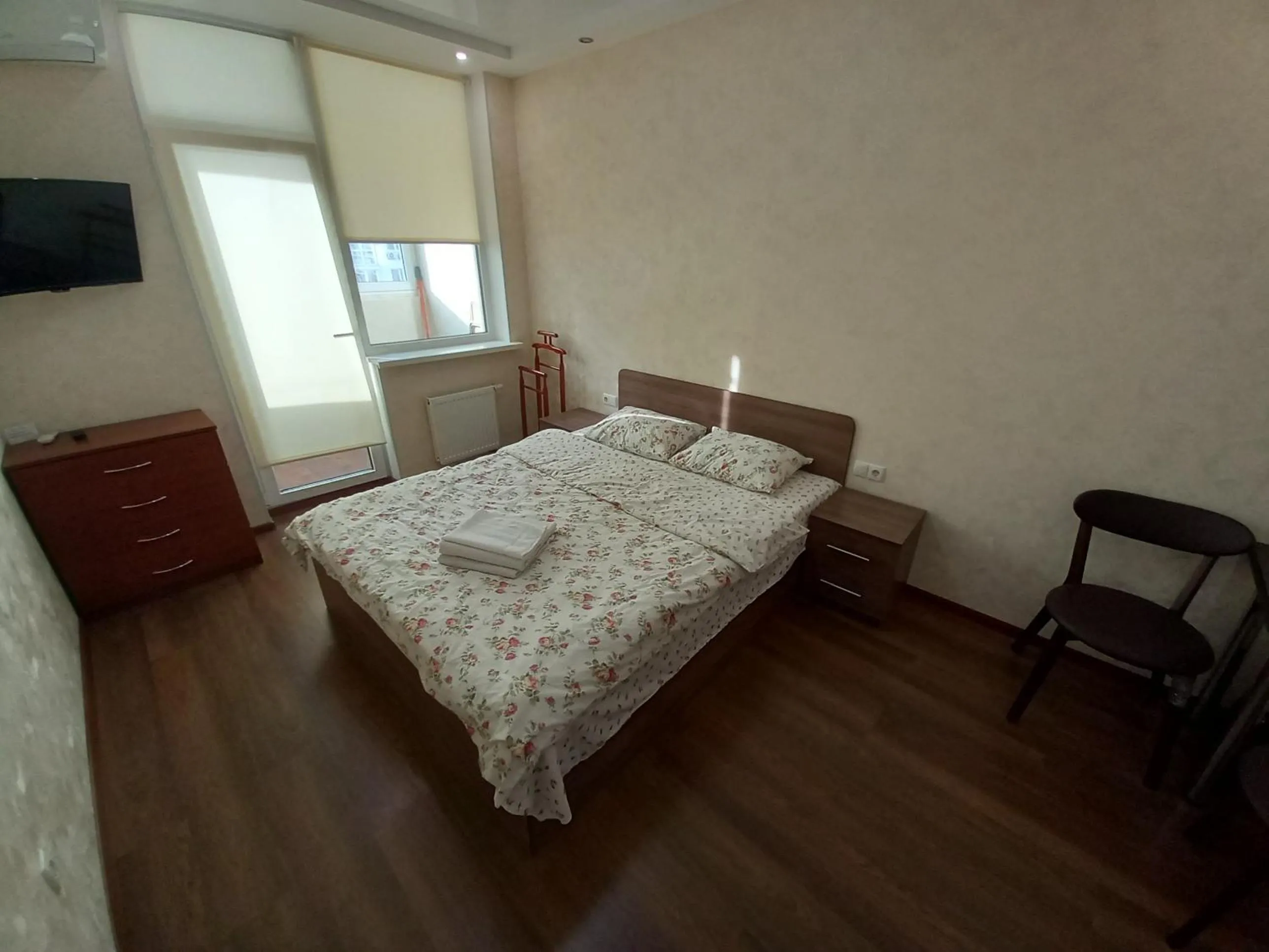 Bed in Smart Apartments Drahomanova 2А