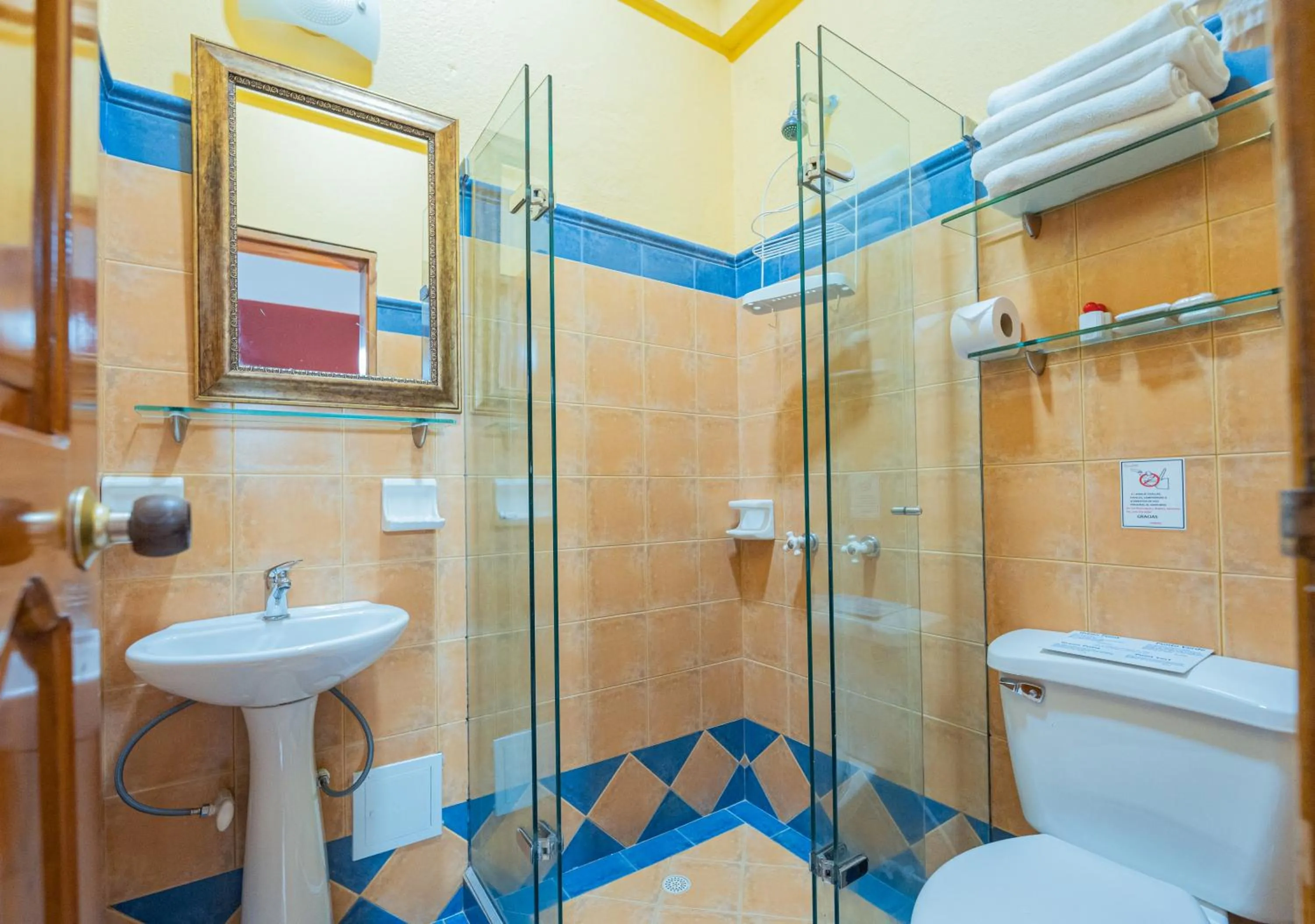 Bathroom in Hotel 3 Banderas