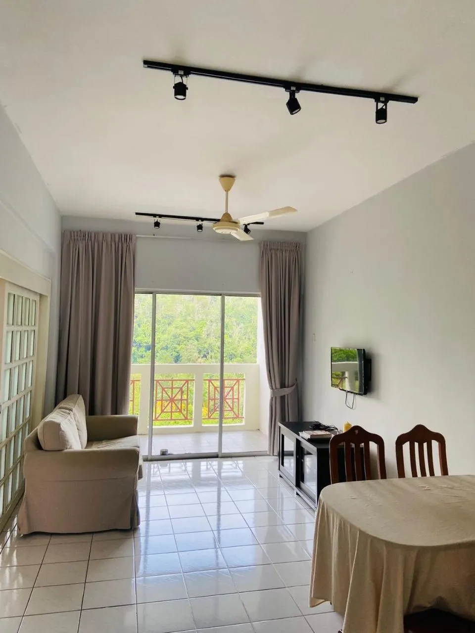 Selesa Hillhomes Cosy House