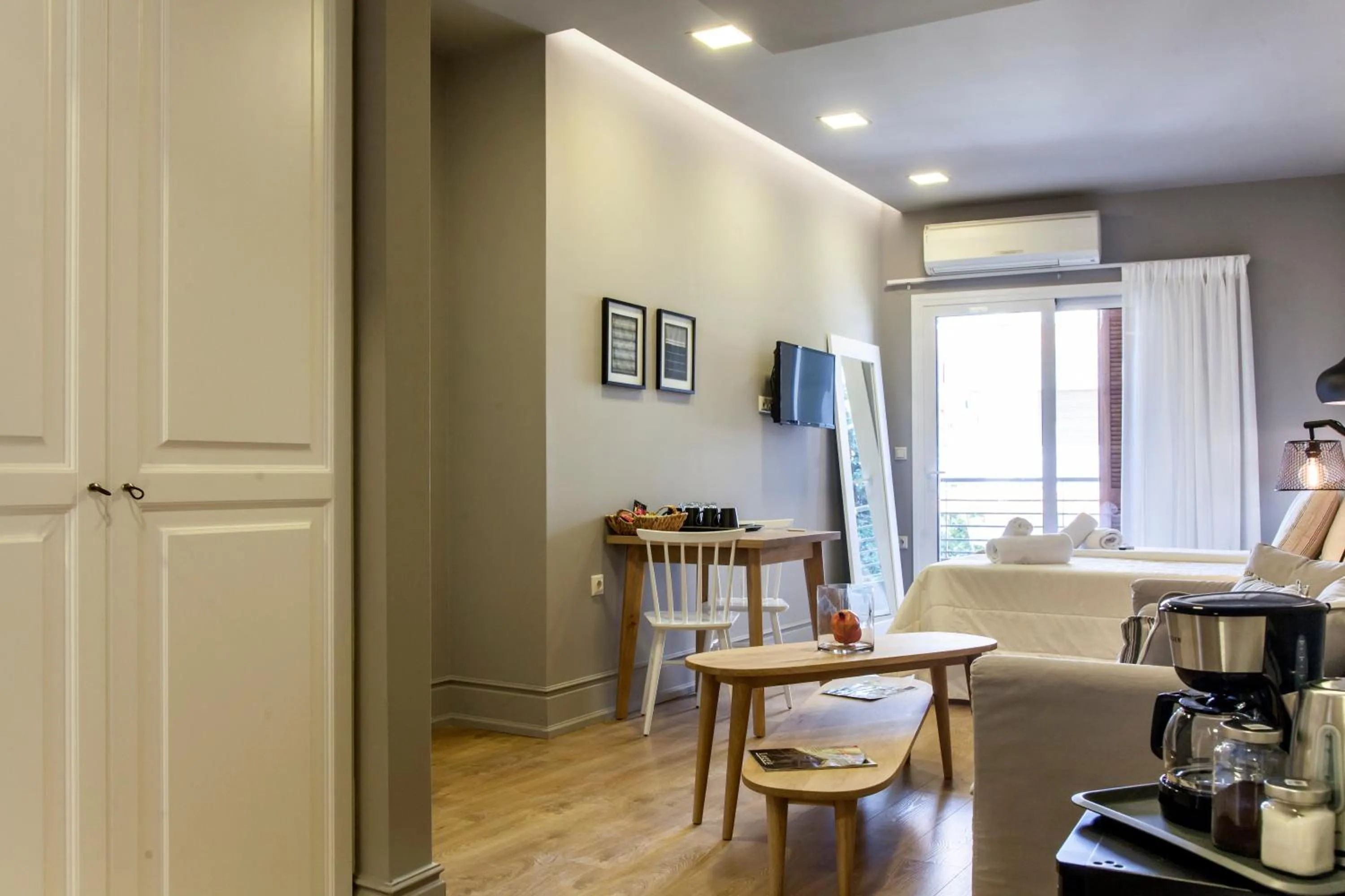 Candia Studios & Rooms