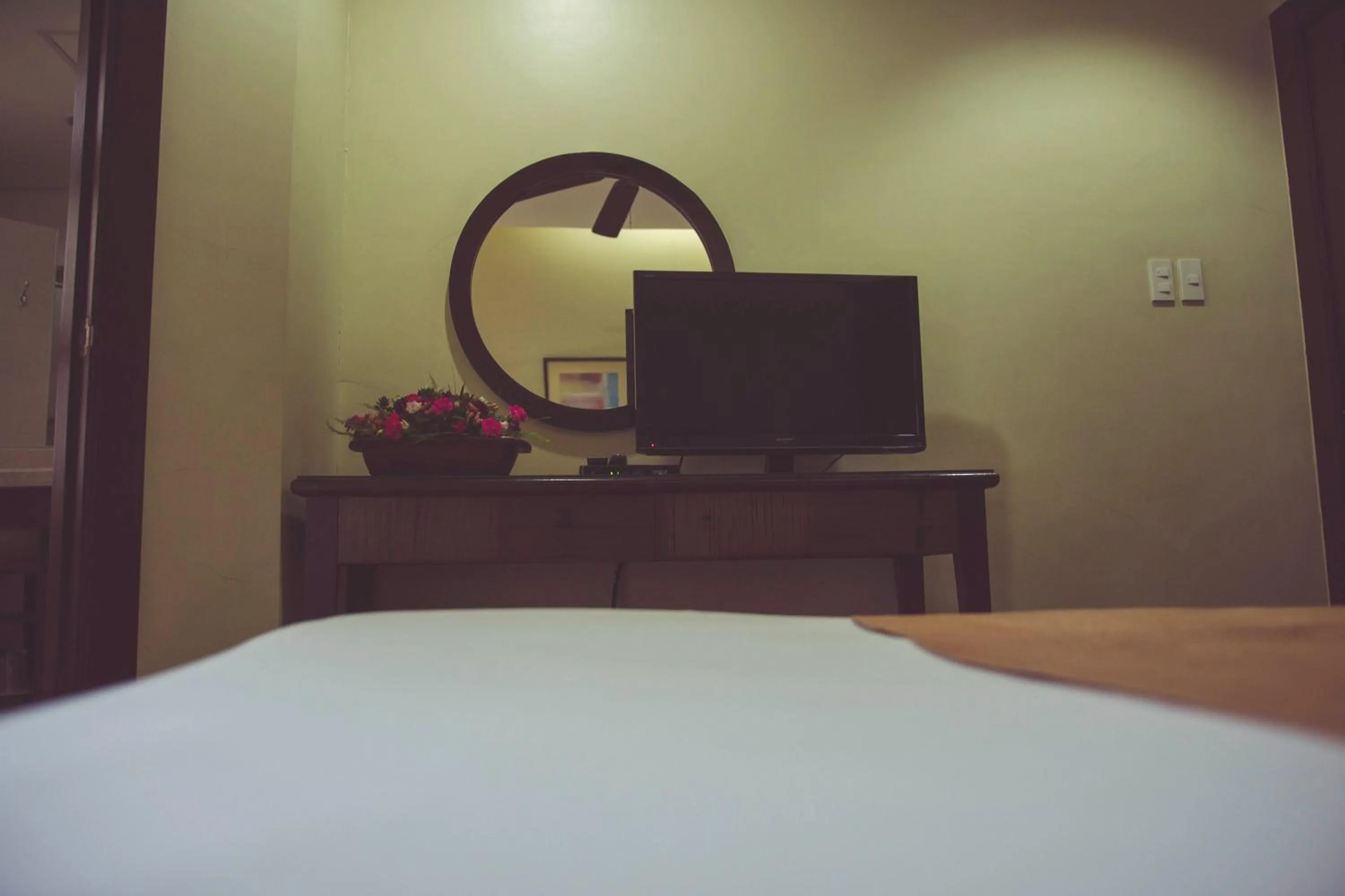TV and multimedia, Bed in El Cielito Hotel - Baguio