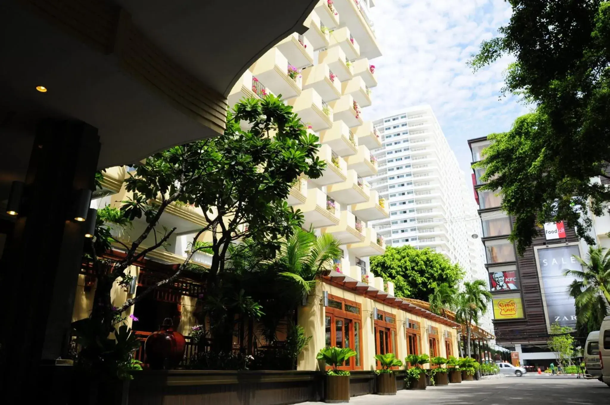Property building in Golden Beach Hotel Pattaya Property building in Golden Beach Hotel Pattaya