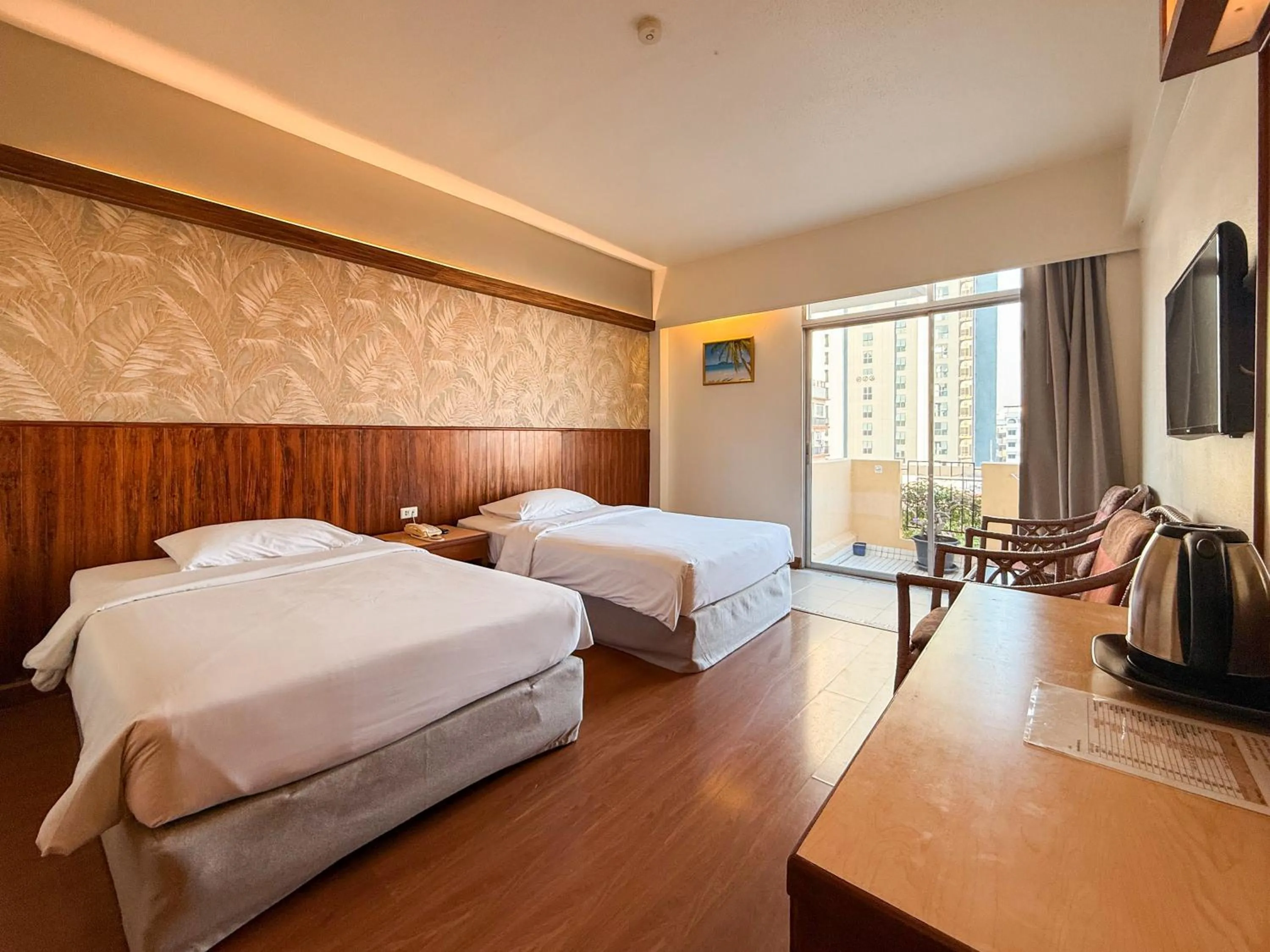 Bed in Golden Beach Hotel Pattaya