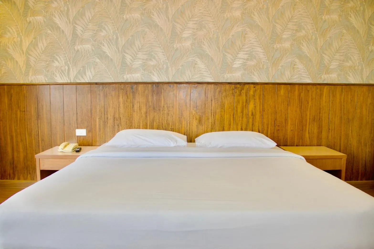 Bed in Golden Beach Hotel Pattaya