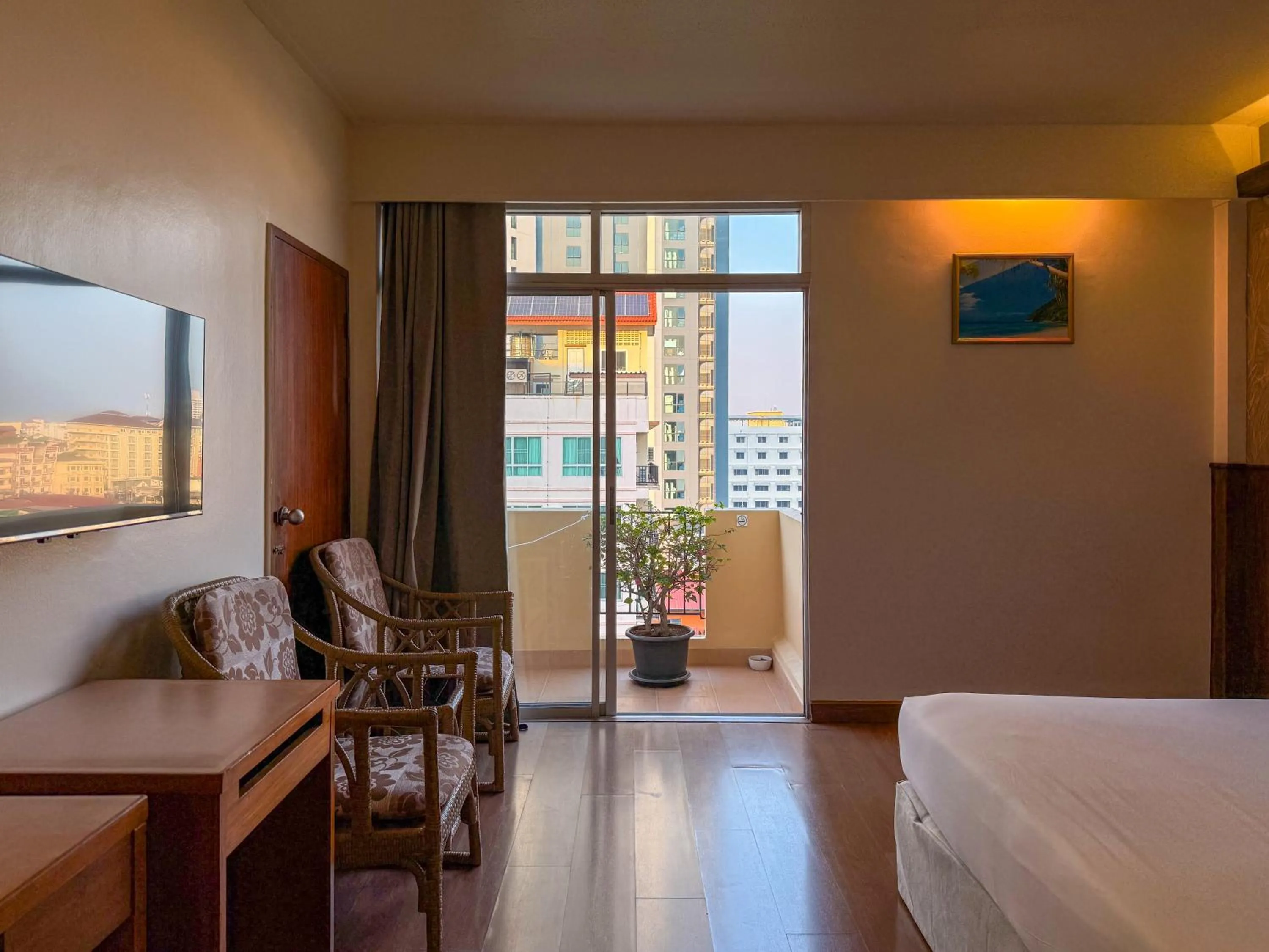 Bed in Golden Beach Hotel Pattaya