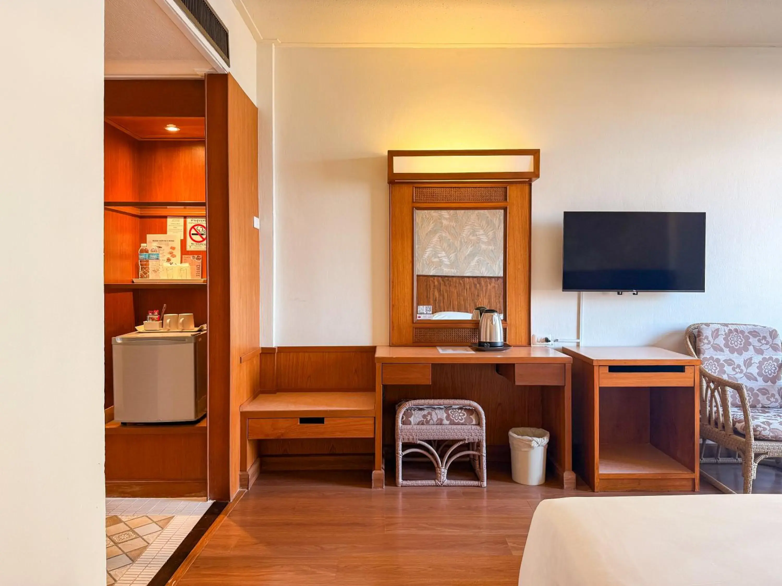 Bed in Golden Beach Hotel Pattaya Bed in Golden Beach Hotel Pattaya