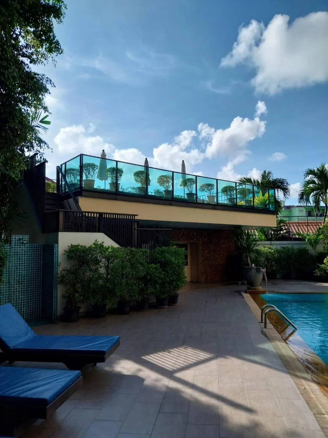 Garden in Golden Beach Hotel Pattaya